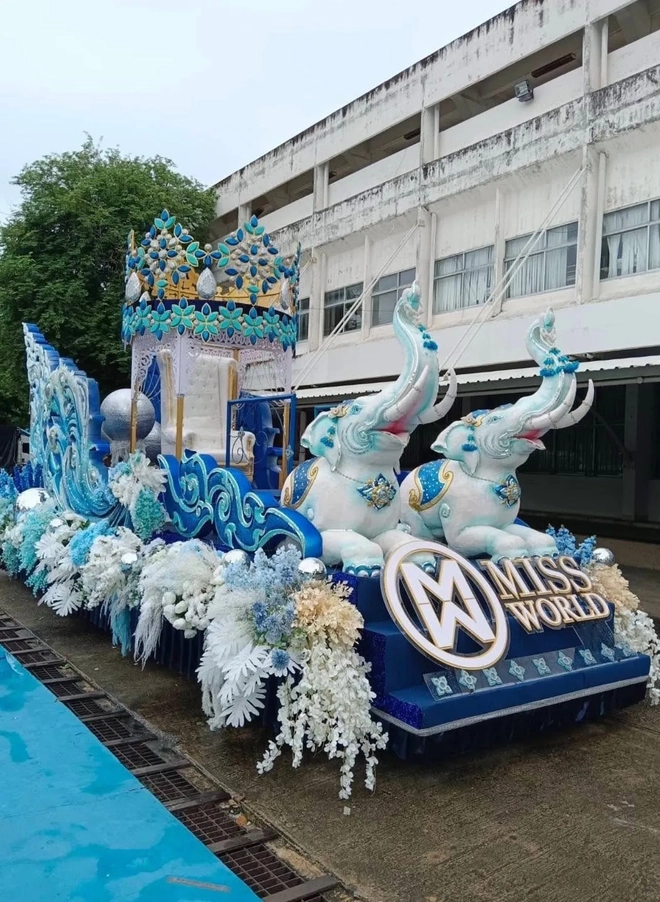 Hàng nghìn người dân Thái Lan đón Hoa hậu Thế giới 2025 về nước- Ảnh 21.