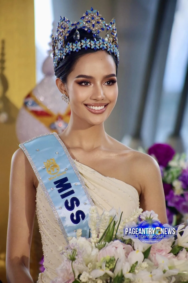 Hàng nghìn người dân Thái Lan đón Hoa hậu Thế giới 2025 về nước- Ảnh 16.