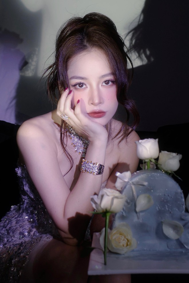 Mặt mộc gây sốc của Chi Pu, cỡ này bảo sao bị đồn là người đẹp dao kéo- Ảnh 7. Mặt mộc gây sốc của Chi Pu, cỡ này bảo sao bị đồn là người đẹp dao kéo- Ảnh 7.