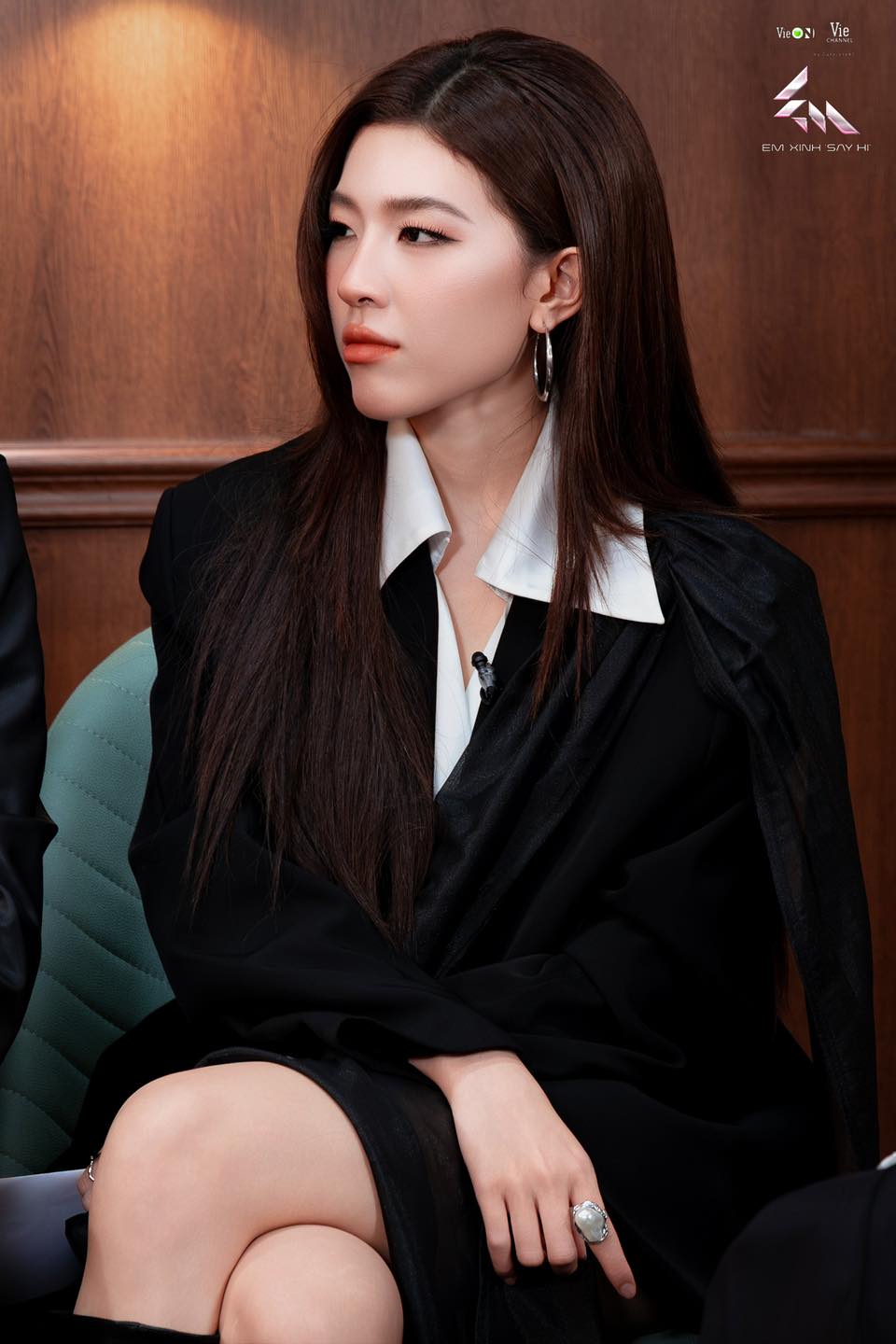 1 Em Xinh nhập cuộc livestream giải đề Văn THPT nhưng vướng tranh cãi, vội vàng lên tiếng đính chính- Ảnh 1.