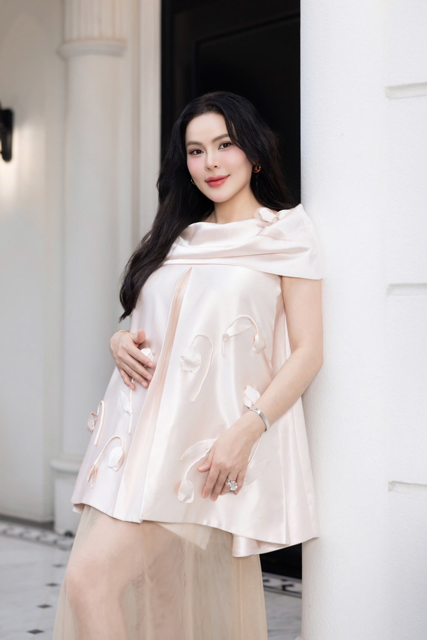 Hoa hậu Việt sợ chồng chê khi mang thai con thứ 4- Ảnh 1.