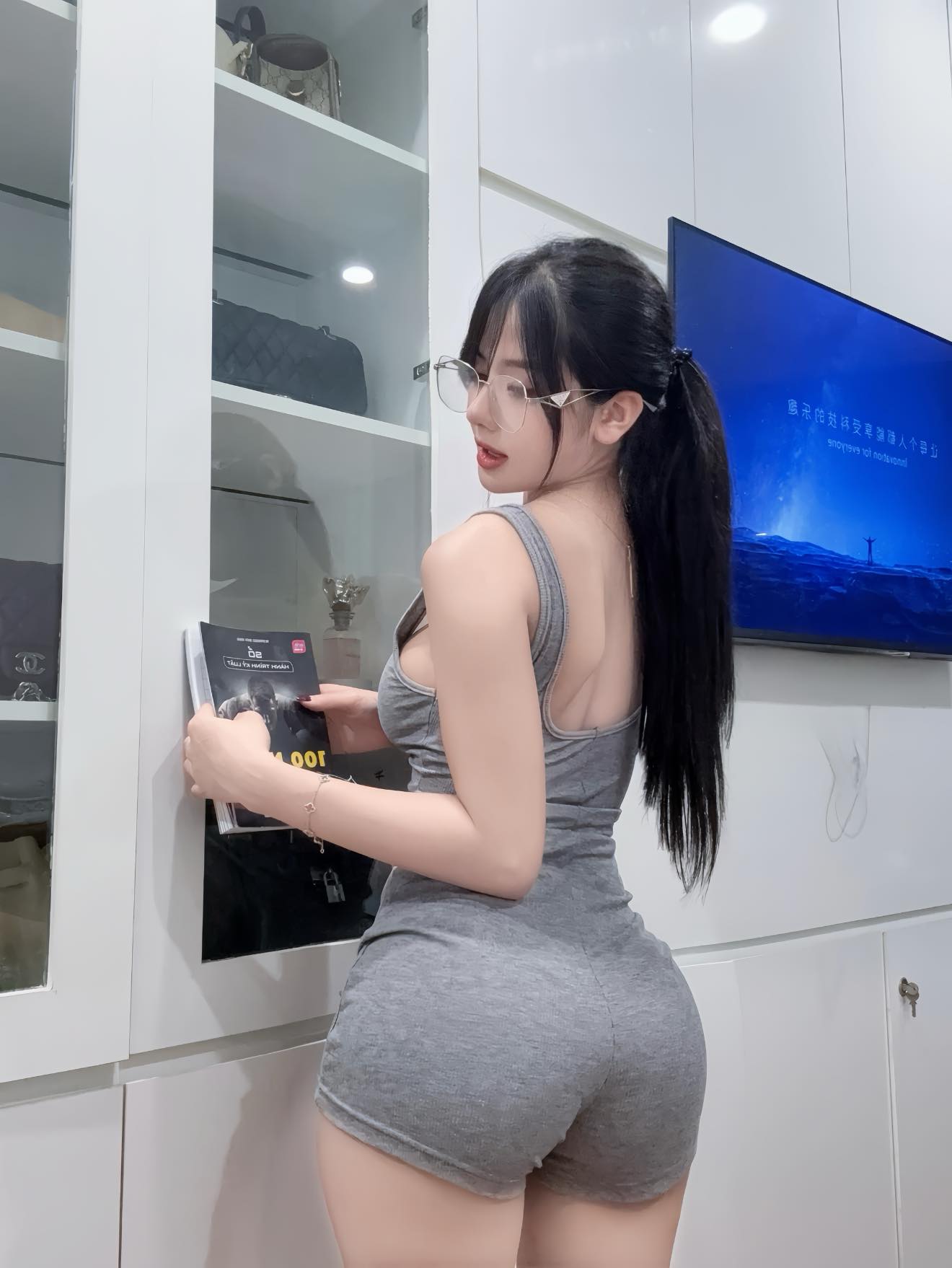 "Hot girl 14s" khoe góc nghiêng "thần thánh", fan ngỡ hình tạo từ AI 5082881381221737735783734962142066741565401422n 17503228282311806483426 1750326657297 17503266575371894322292