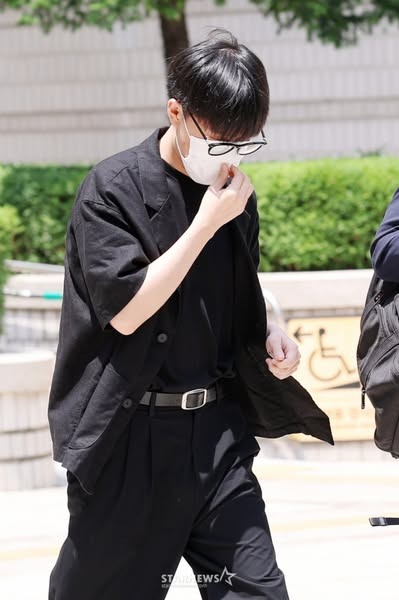 Nam thần tượng sinh năm 1994 bị bắt giữ ngay tại tòa vì tội hiếp dâm đặc biệt nghiêm trọng- Ảnh 2.