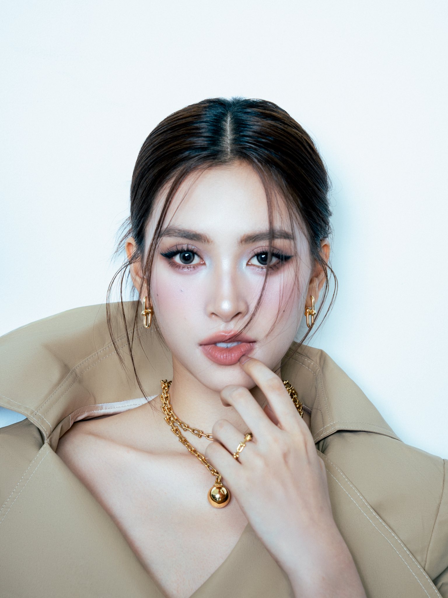 Xuất hiện chỉ 1 phút trên sóng Hoa hậu Việt Nam, Tiểu Vy vướng tranh cãi- Ảnh 6.