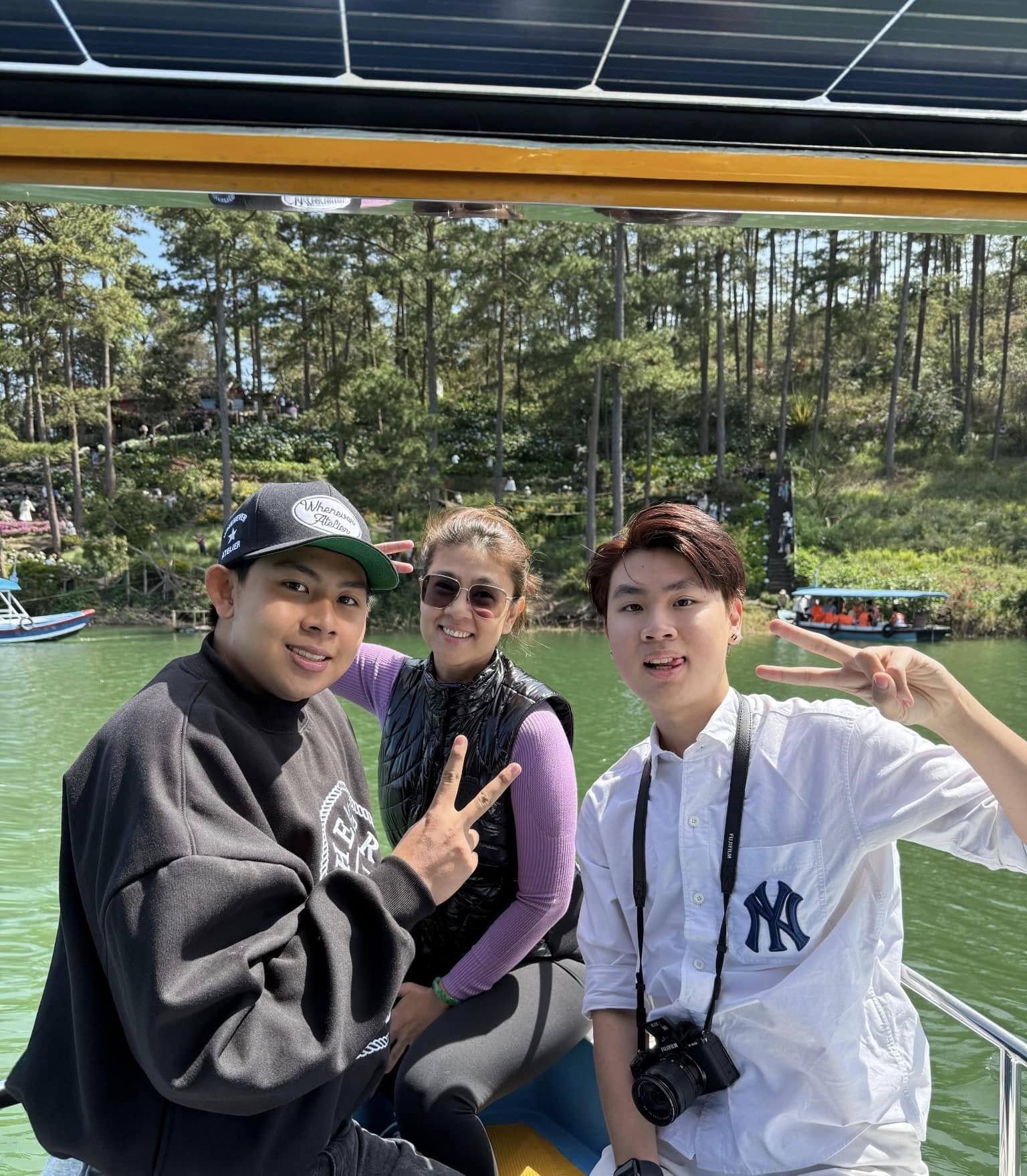 Con trai Phước Sang vừa tốt nghiệp cấp 3, cao 1,9m, ngoại hình điển trai khiến dân tình rần rần- Ảnh 6. Con trai Phước Sang vừa tốt nghiệp cấp 3, cao 1,9m, ngoại hình điển trai khiến dân tình rần rần- Ảnh 6.