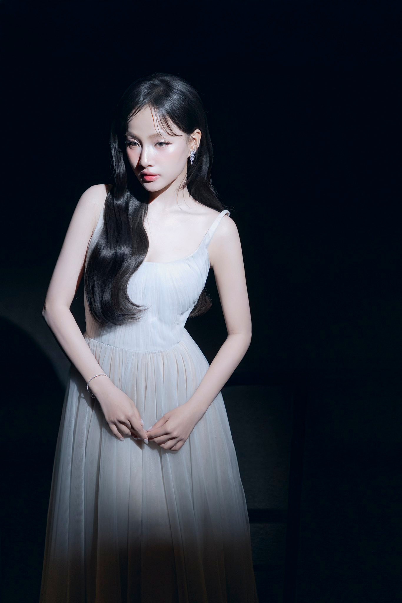 Nhan sắc trong veo của “nàng thơ” khiến Quốc Trường rung động - 10