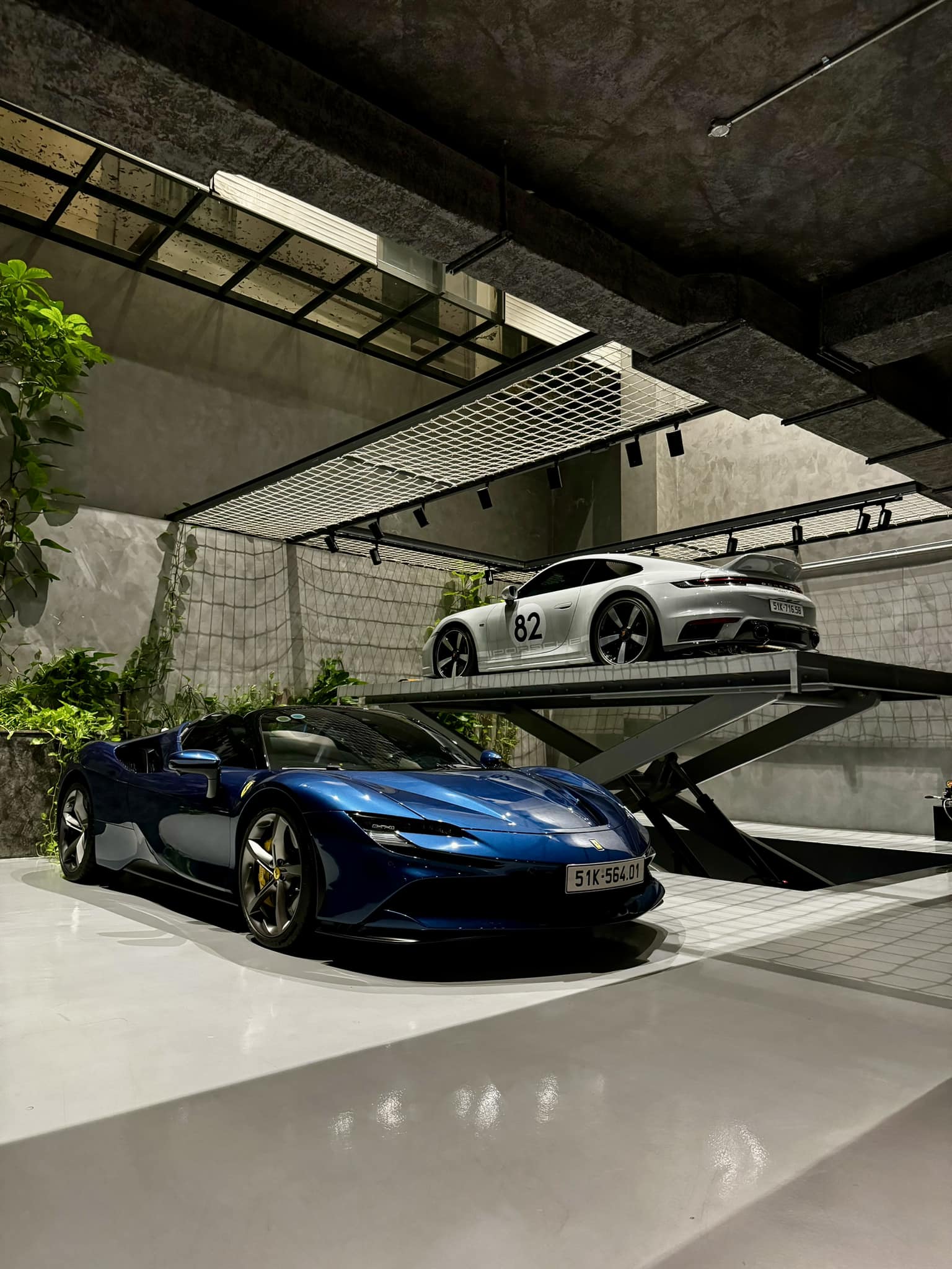 Cường Đô La vướng tranh cãi vì thái độ lạnh tanh khi bo tiền cho bảo vệ: Cường Đô La vướng tranh cãi vì thái độ lạnh tanh khi bo tiền cho bảo vệ: