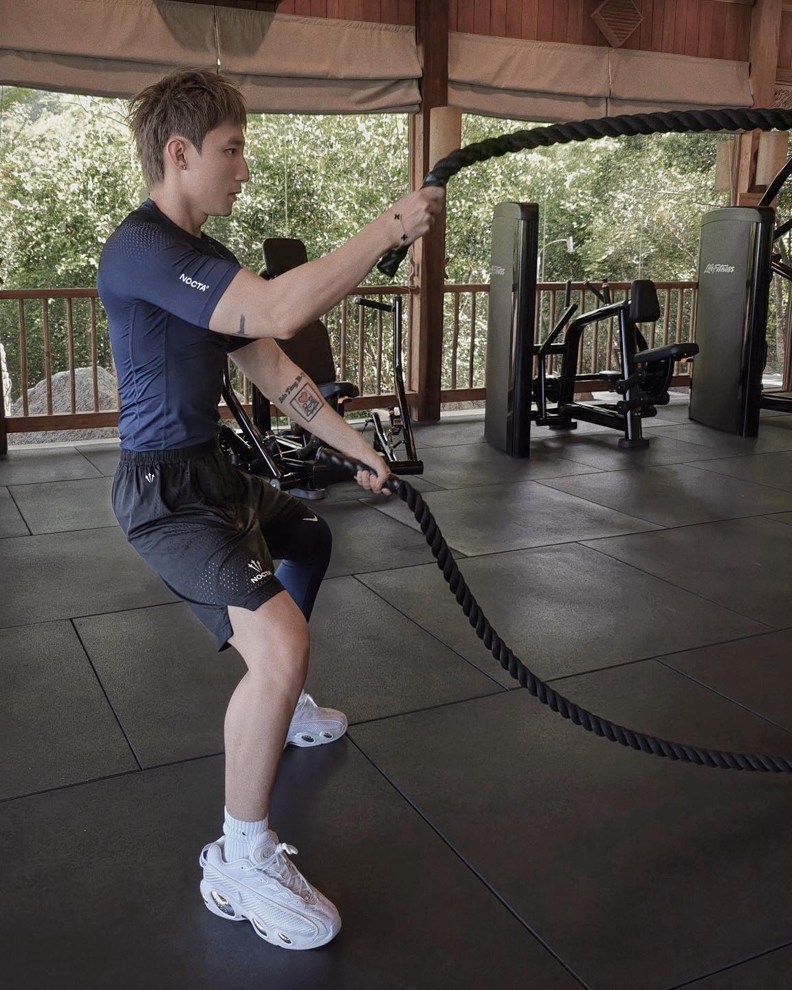 Sơn Tùng - HIEUTHUHAI đọ body gym hừng hực: Biết chọn ai đây?- Ảnh 2. Sơn Tùng - HIEUTHUHAI đọ body gym hừng hực: Biết chọn ai đây?- Ảnh 2.