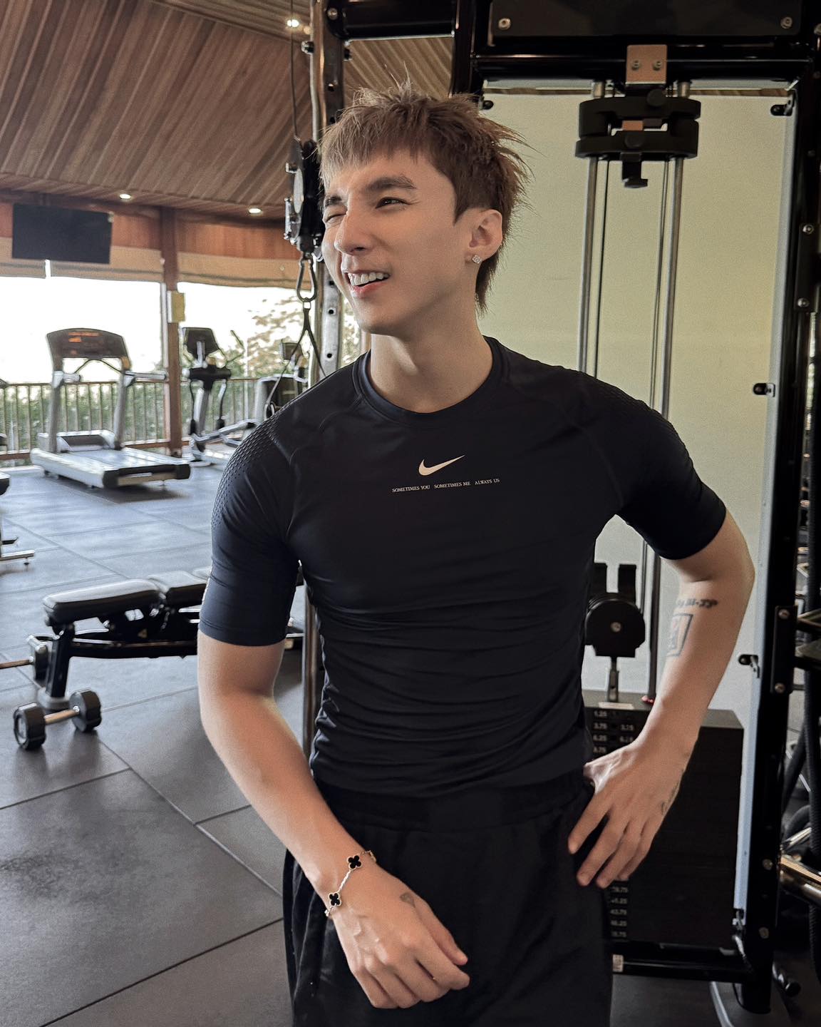 Sơn Tùng - HIEUTHUHAI đọ body gym hừng hực: Biết chọn ai đây?- Ảnh 5. Sơn Tùng - HIEUTHUHAI đọ body gym hừng hực: Biết chọn ai đây?- Ảnh 5.