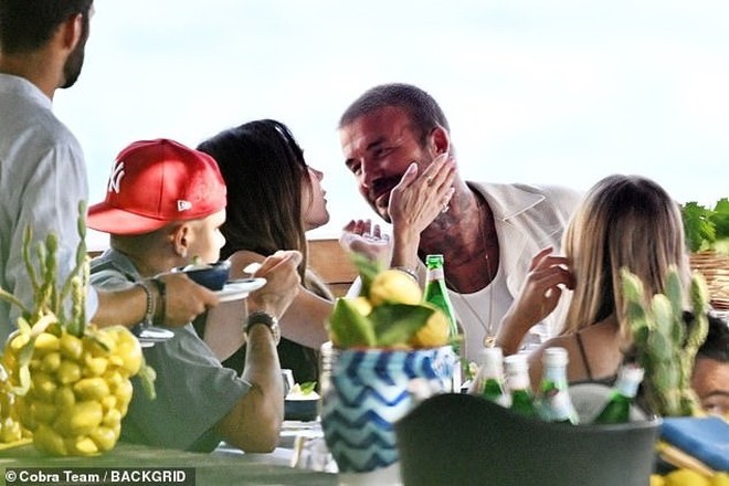 Vợ chồng Beckham bị nói giả dối- Ảnh 4.