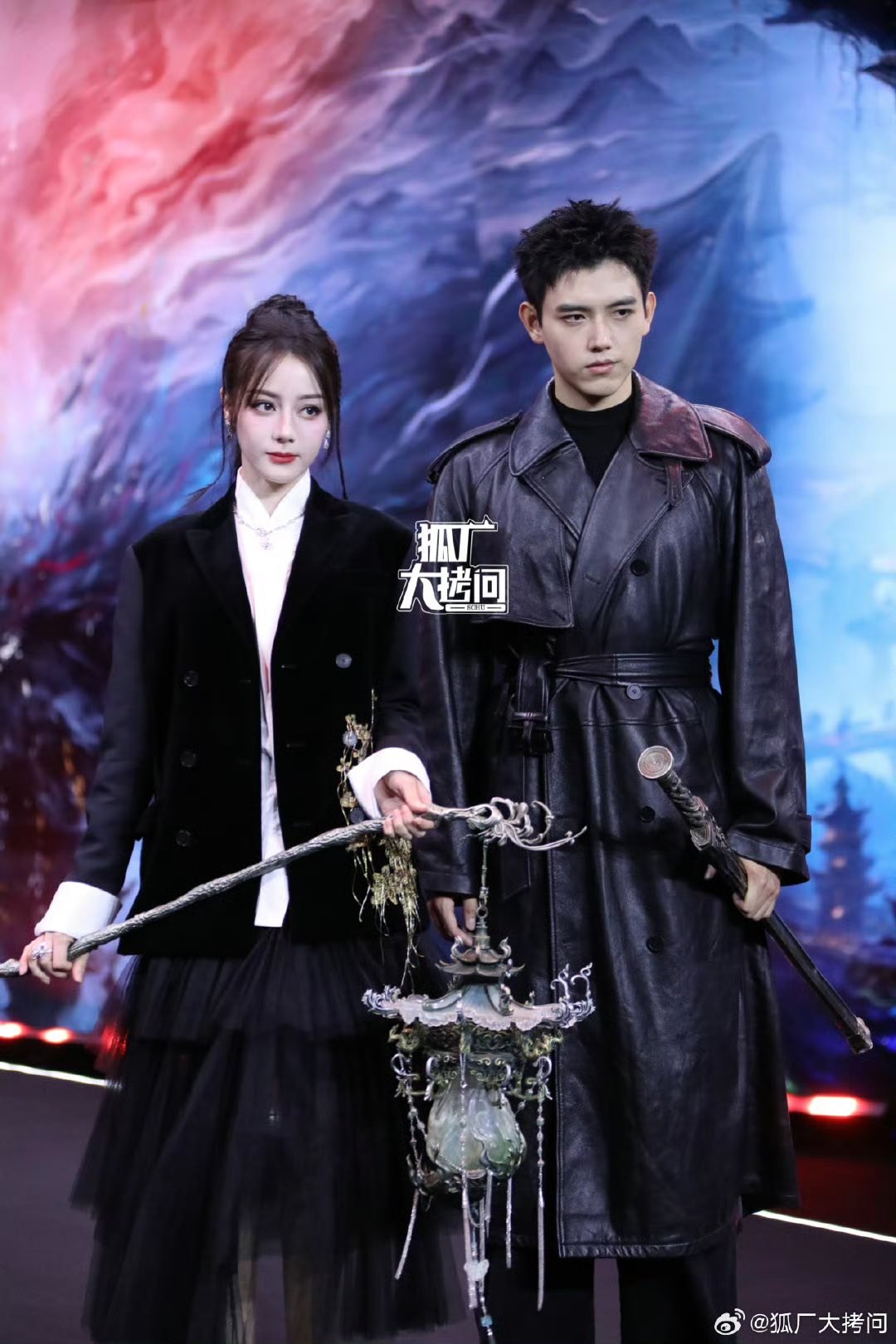 Siêu thảm đỏ hot nhất trưa nay: Nhiệt Ba