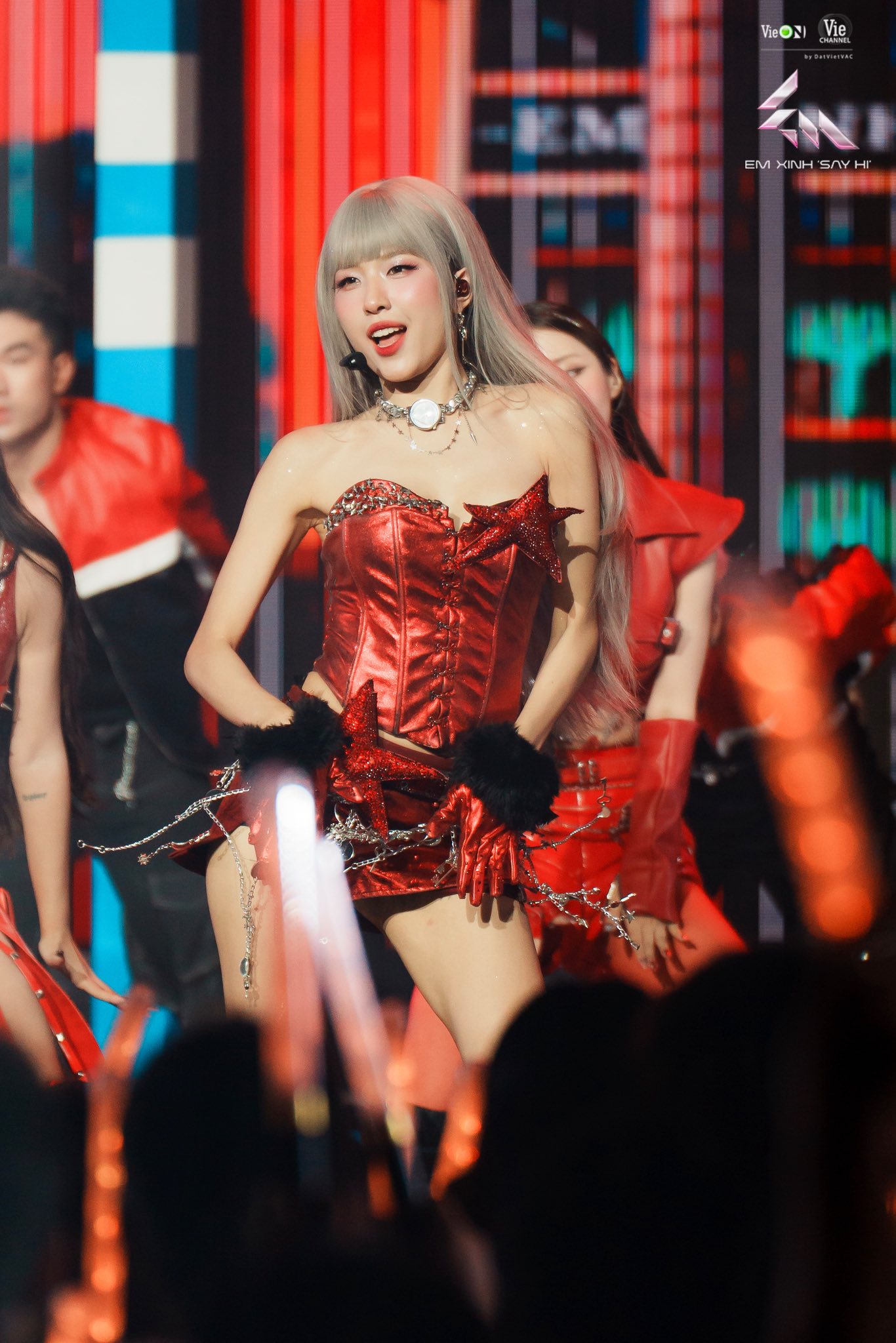 Em Xinh xinh như Suzy bị khui ảnh quá khứ, visual lạ cỡ này bảo sao không bị nói