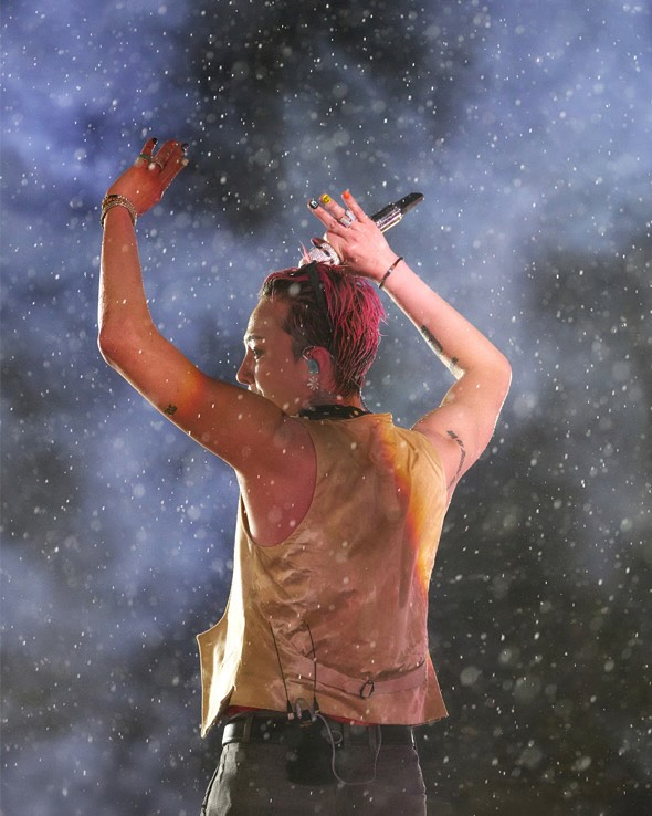 G-Dragon tự tay