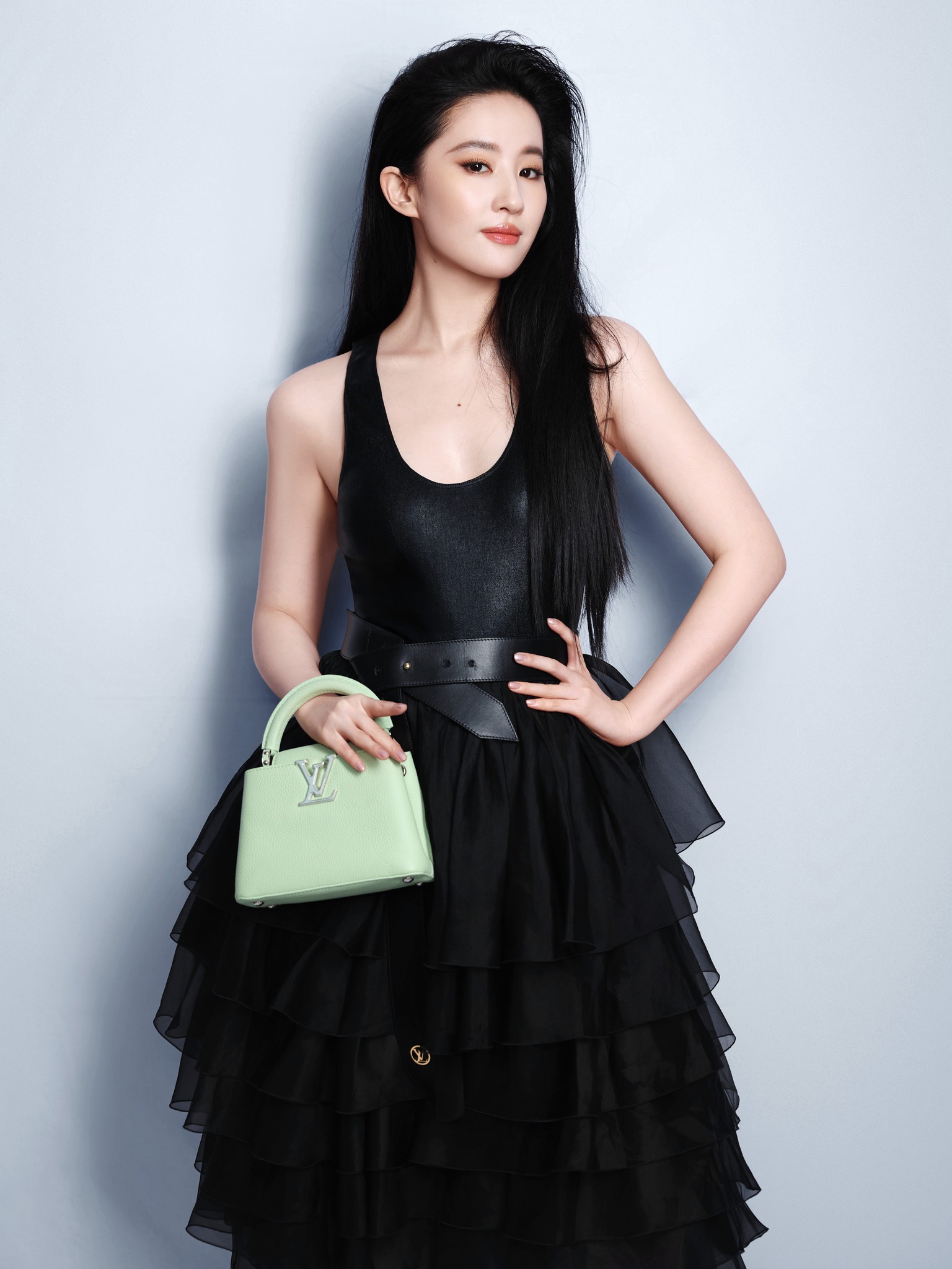 Lộ clip nghi Lưu Diệc Phi ra vẻ vênh váo, không để ai vào mắt ngay trên sân khấu- Ảnh 4.