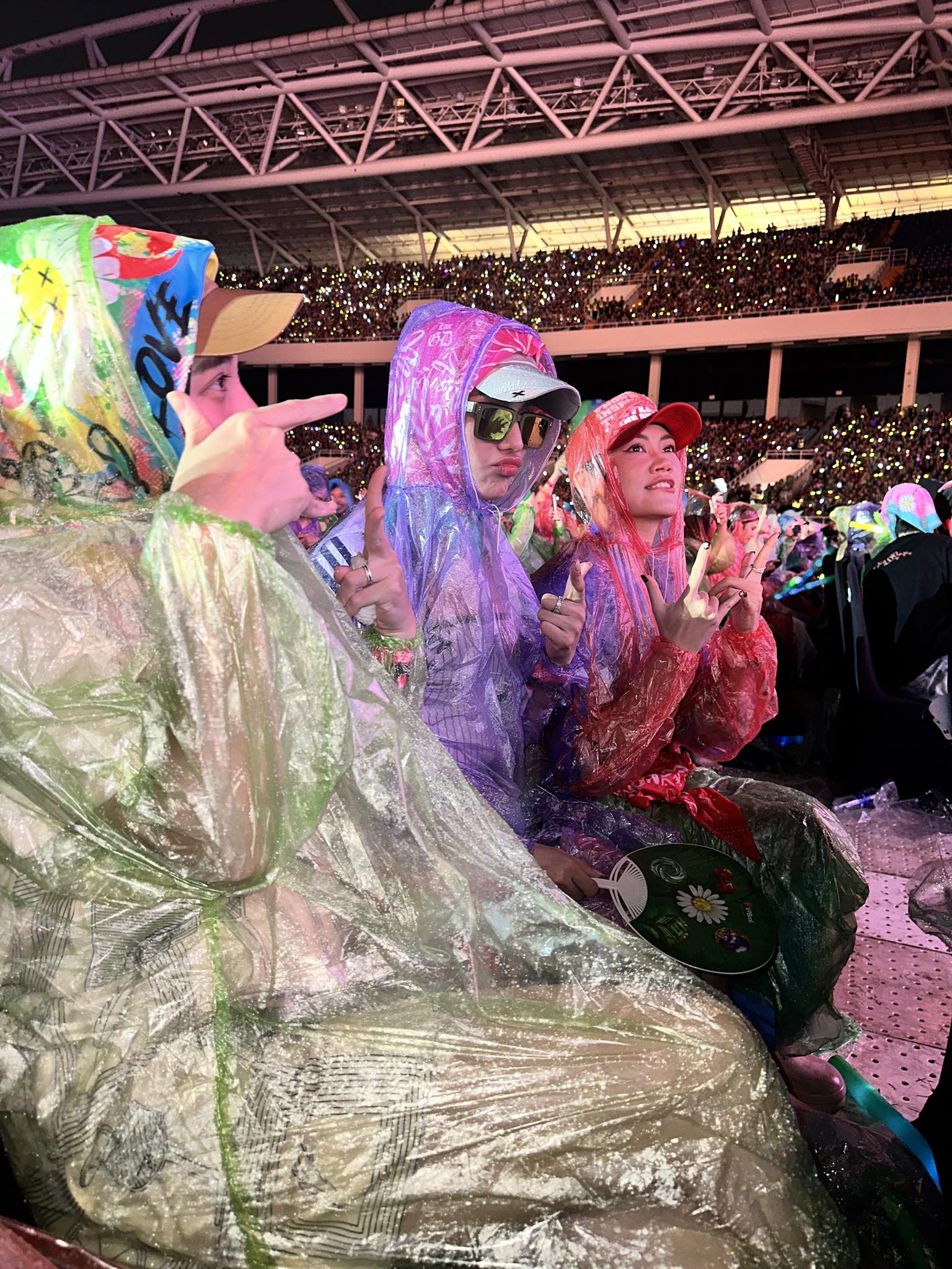 1 Chị đẹp đổ bệnh sau hàng tiếng dầm mưa quẩy trong show của G-Dragon- Ảnh 4.