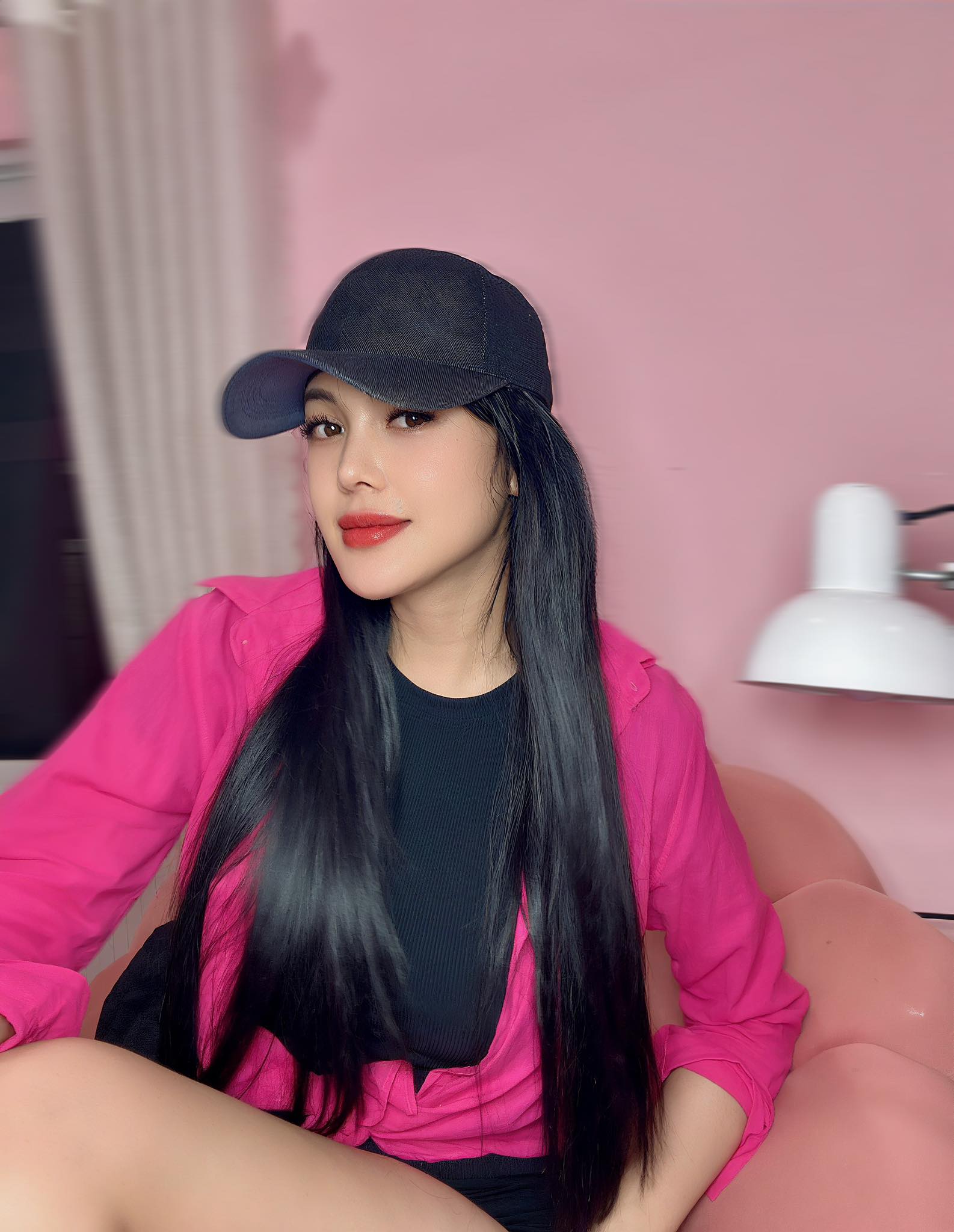 Nhan sắc nóng bỏng của nữ ca sĩ bị cha ruột bỏ rơi: 30 tuổi ở biệt thự 2.200 m2 giá 70 tỷ, đi Maybach- Ảnh 4.