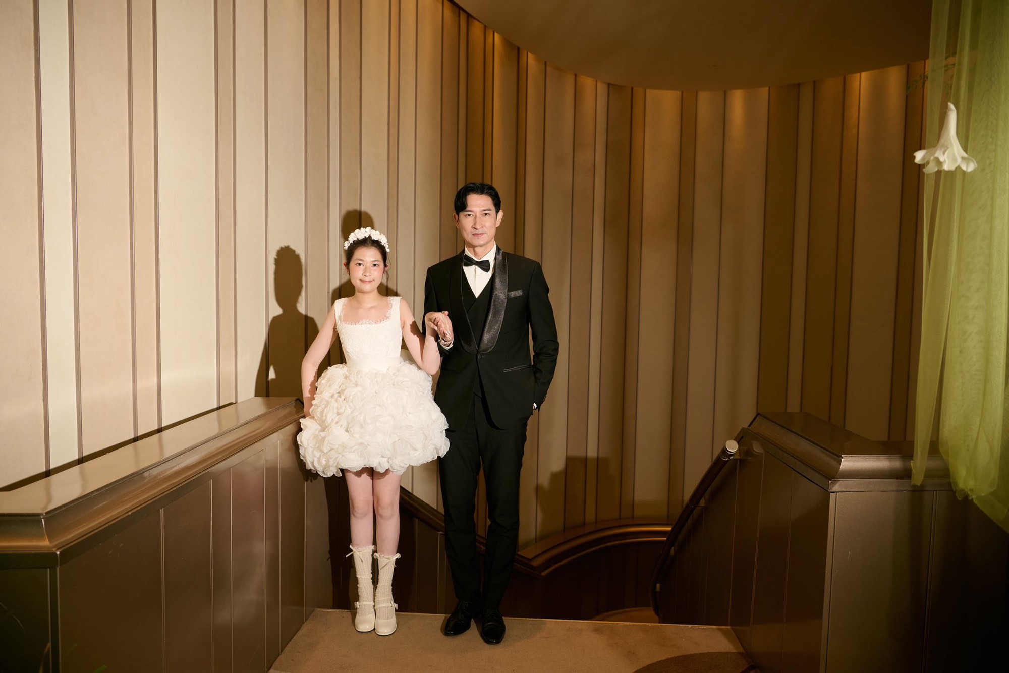 Con gái 13 tuổi của Huy Khánh - Mạc Anh Thư: Chân dài miên man như siêu mẫu, khuôn mặt cực kỳ giống mẹ- Ảnh 1.