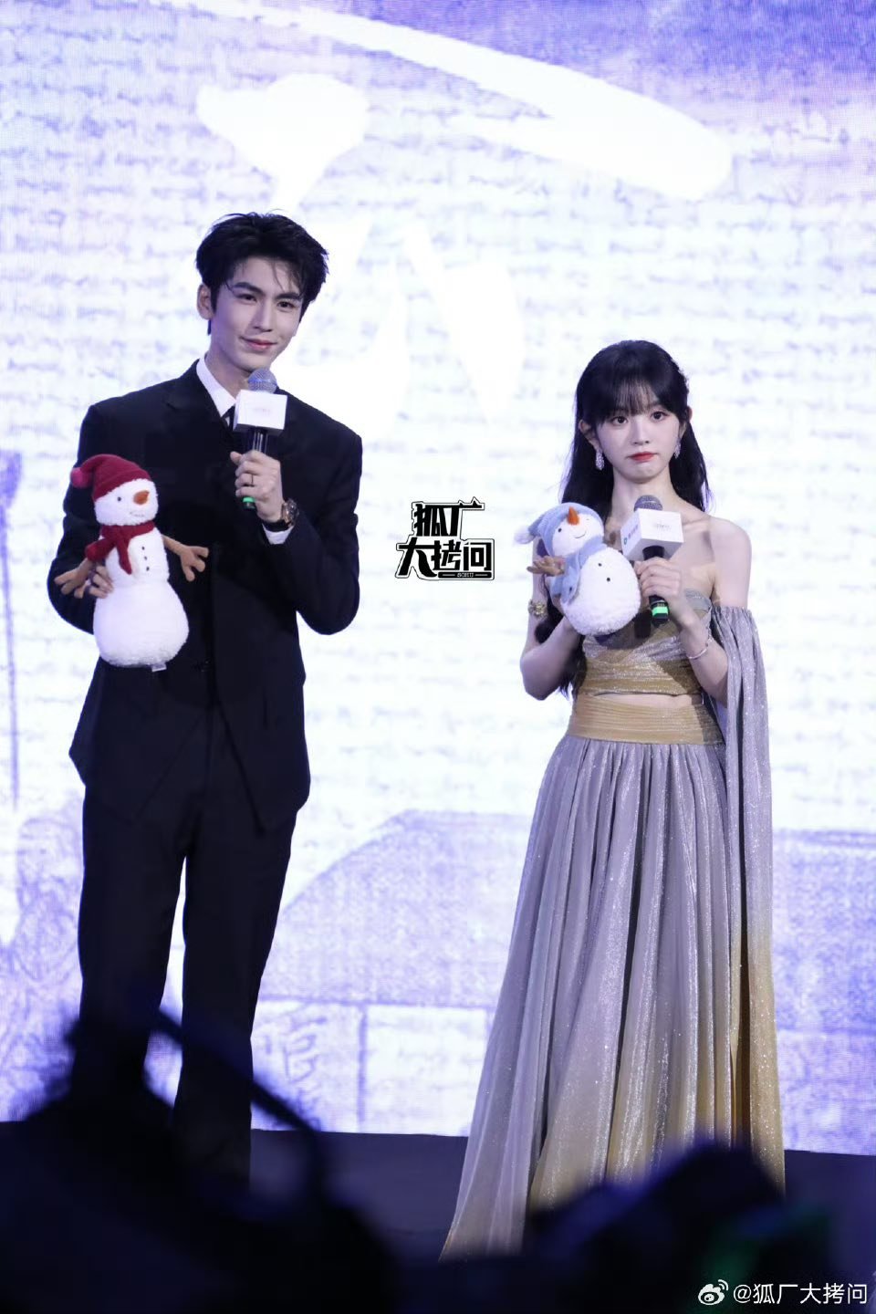 Siêu thảm đỏ hot nhất trưa nay: Nhiệt Ba