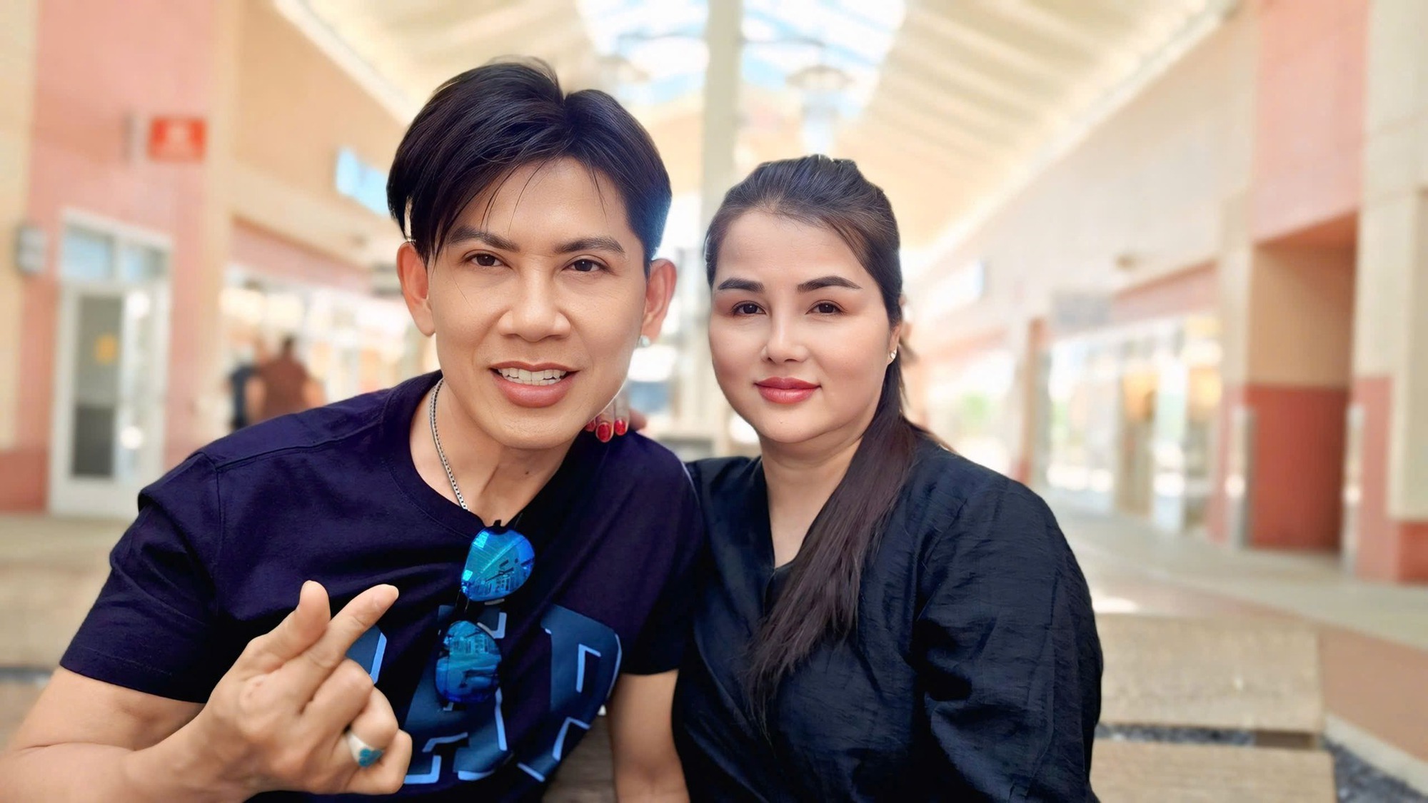 Nam ca sĩ body tráng kiện như thanh niên, U60 lần đầu công khai bạn gái Việt kiều- Ảnh 1. Nam ca sĩ body tráng kiện như thanh niên, U60 lần đầu công khai bạn gái Việt kiều- Ảnh 1.