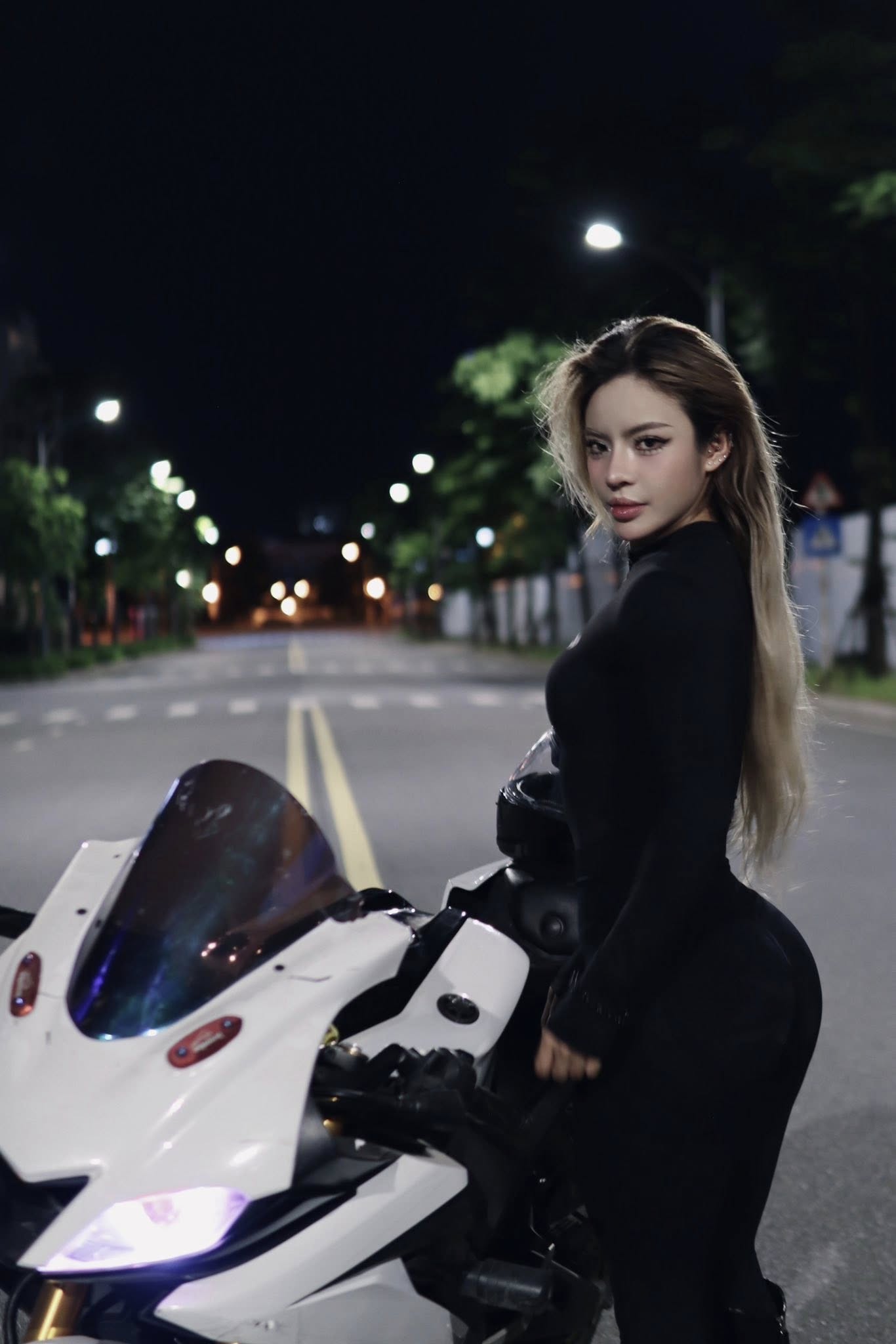 CĐM ngỡ ảnh AI, nữ gymer sở hữu vòng 3 gần một mét đọc hẳn địa chỉ cho ai muốn xem trực tiếp- Ảnh 10.