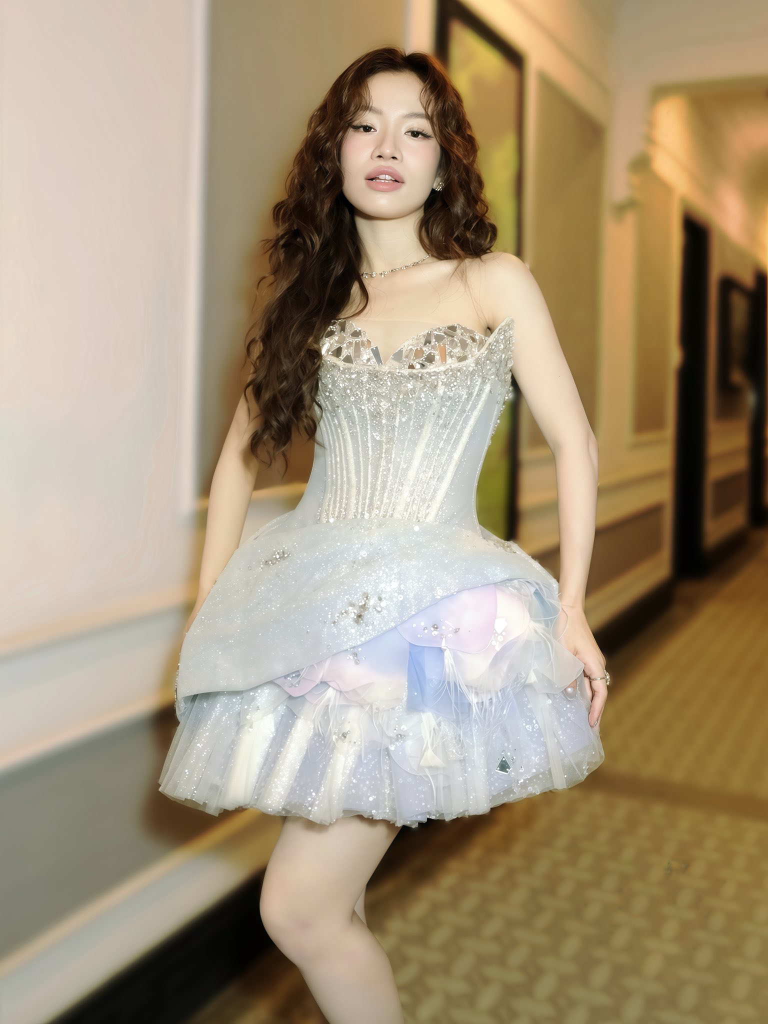 Trấn Thành công khai xin lỗi 1 Em Xinh ngay trên sóng: Chuyện gì đây?- Ảnh 4. Trấn Thành công khai xin lỗi 1 Em Xinh ngay trên sóng: Chuyện gì đây?- Ảnh 4.