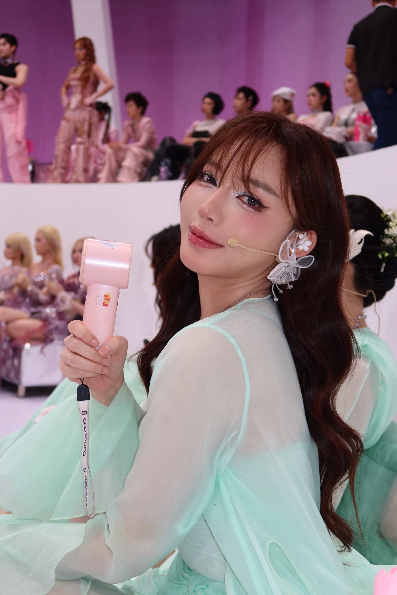 Drama mới ở Em Xinh: Bích Phương nghi khóc cạn nước mắt vì bị đàn em lập nhóm nói xấu, 1 người đáp trả căng- Ảnh 3.