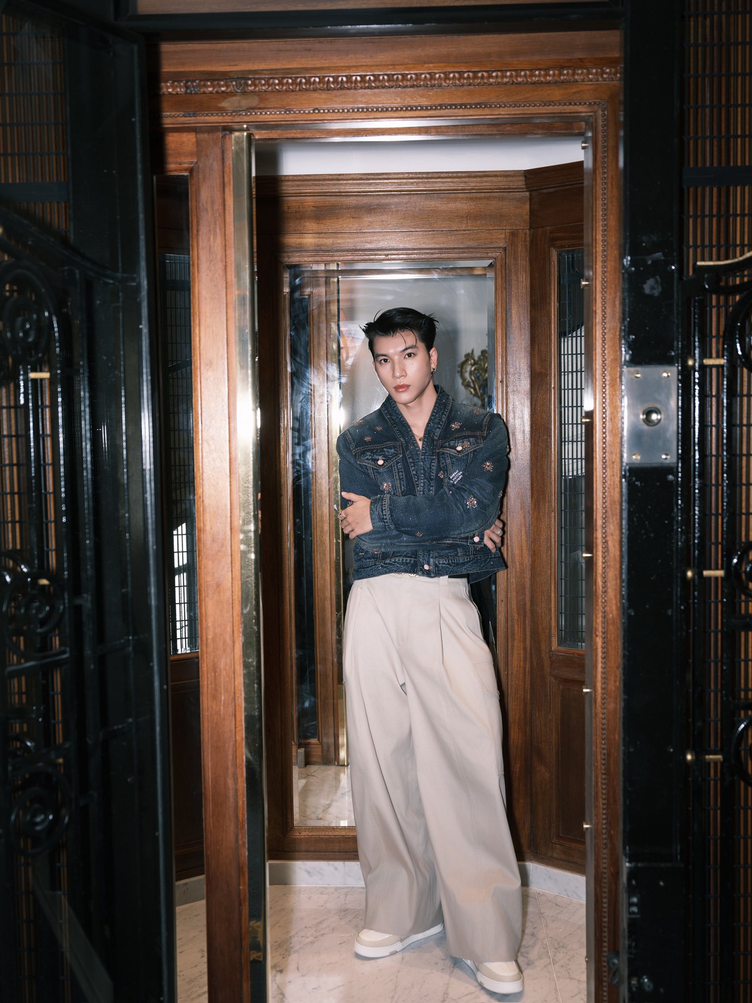 HIEUTHUHAI: 5 năm từ nhân viên bê phở thành