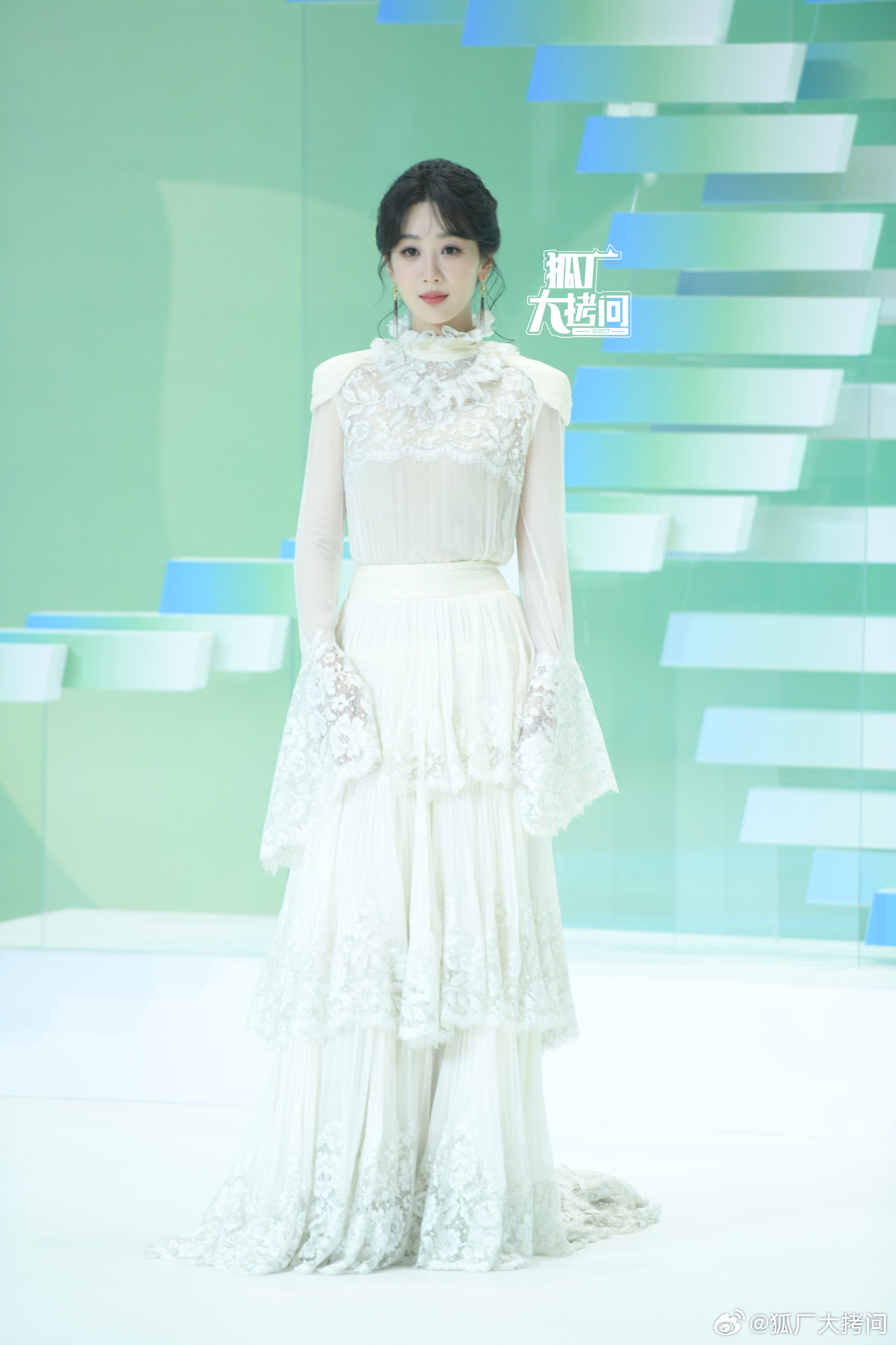 Thảm đỏ nóng nhất hôm nay: Lưu Diệc Phi gây biến căng, Thảm đỏ nóng nhất hôm nay: Lưu Diệc Phi gây biến căng,