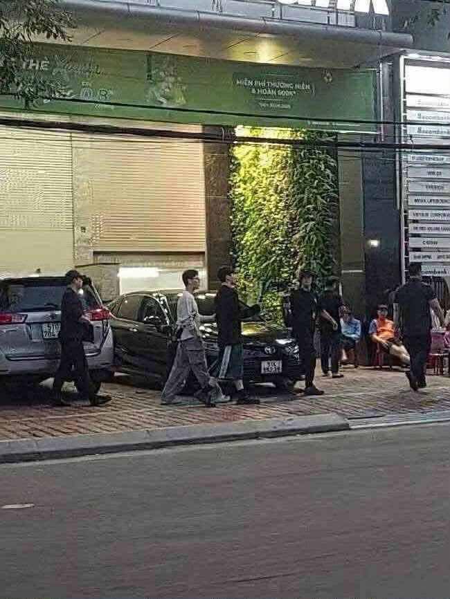 "Bắt gọn" Jimin - Jungkook (BTS) tại sân bay Đà Nẵng về Hàn Quốc, có 1 cử chỉ "đốn tim" fan 51305149610433183979091535992335912002121209n 1751030539979 17510305406351012880489