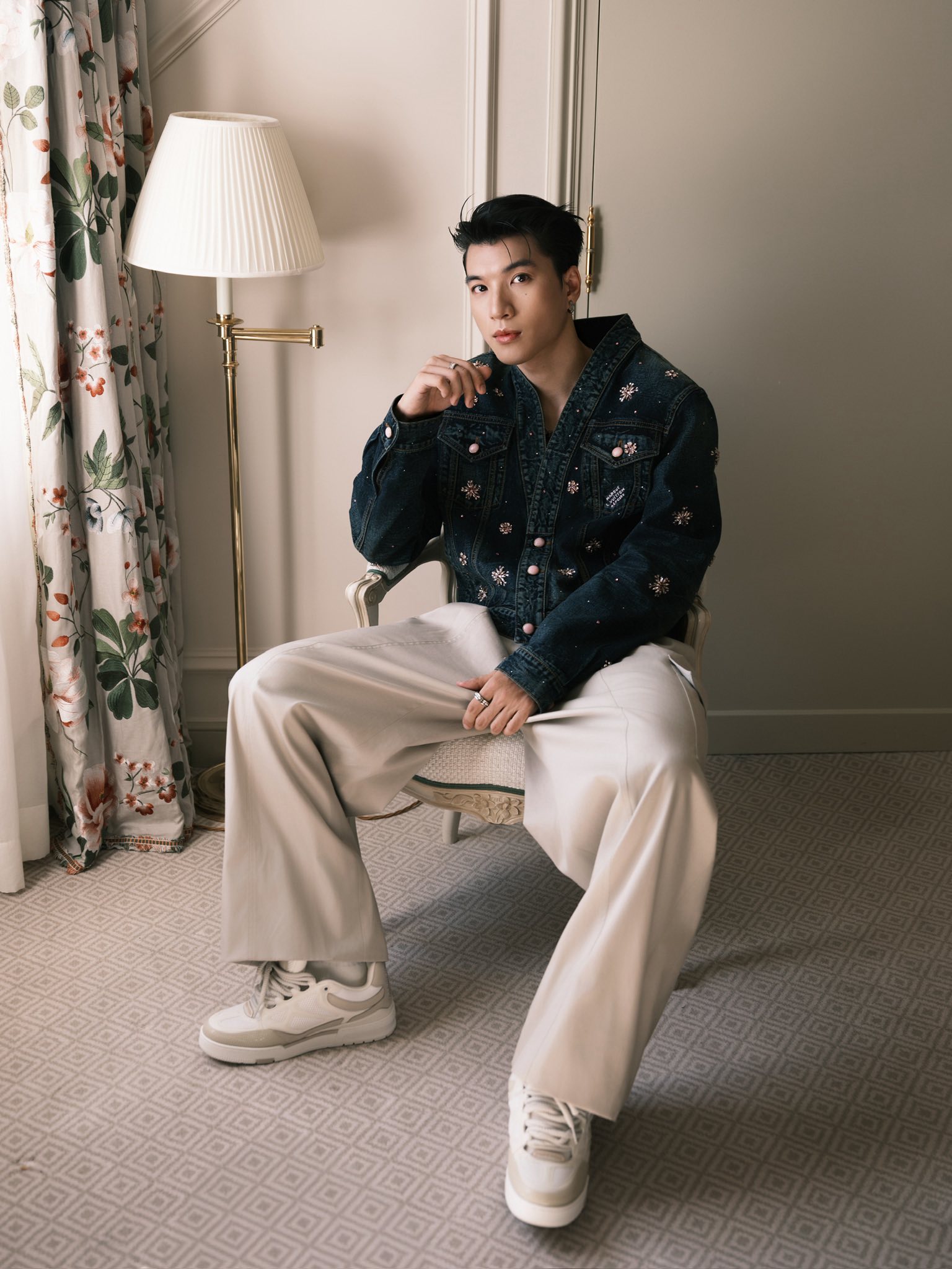 HIEUTHUHAI: 5 năm từ nhân viên bê phở thành