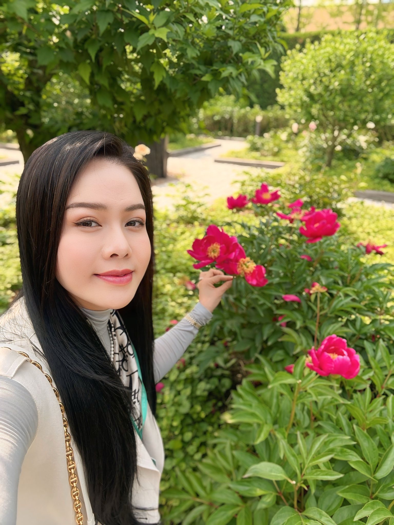 Nữ nghệ sĩ là đại gia có biệt thự TP.HCM 20 tỷ, 40 tuổi tự sinh con, bế con riêng về thăm nhà chồng cũ- Ảnh 2.