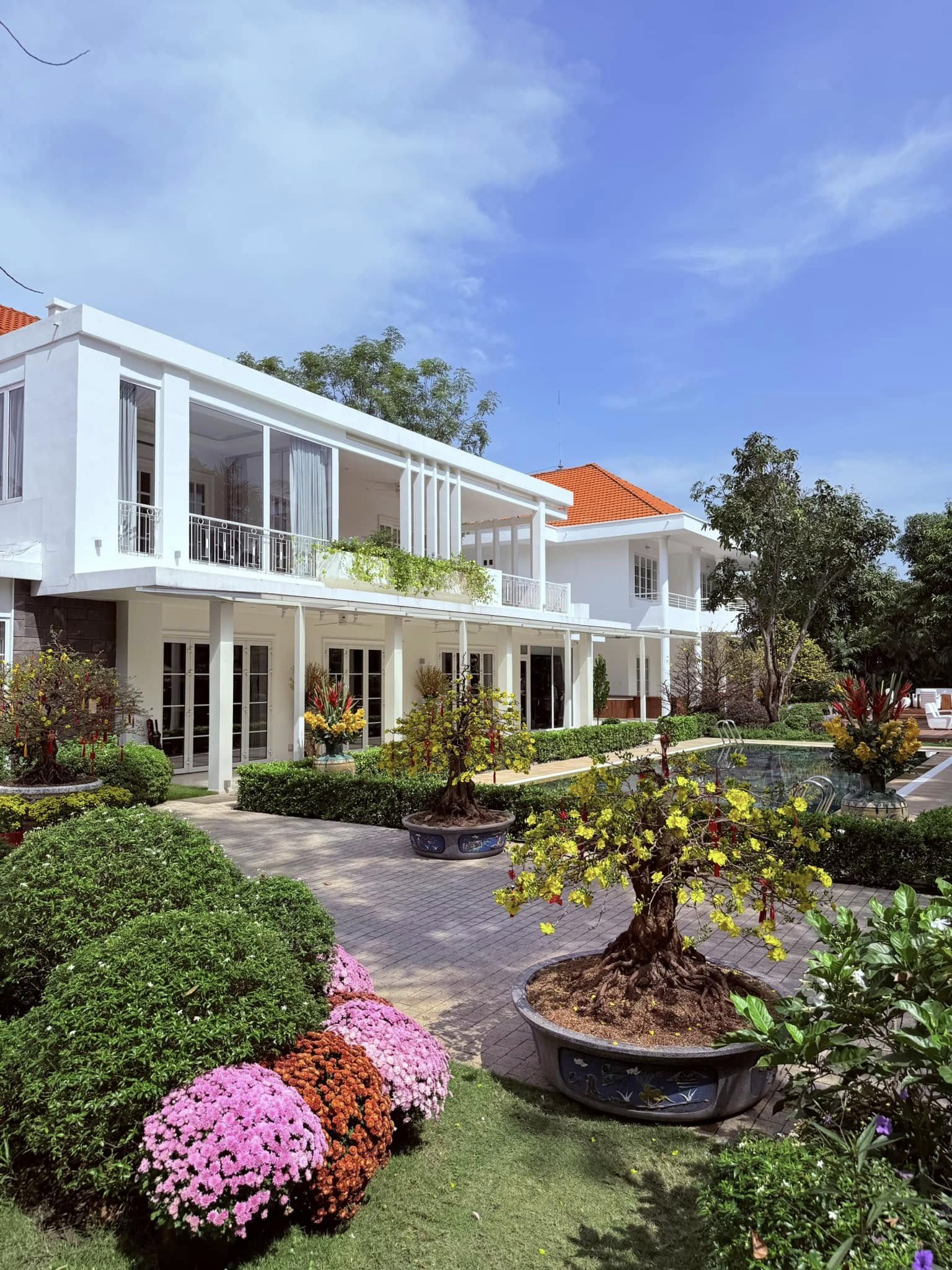 Nam nghệ sĩ đình đám rời showbiz Việt, giờ là đại gia, giám đốc bảo tàng, sống giàu sang bên vợ 3- Ảnh 7.