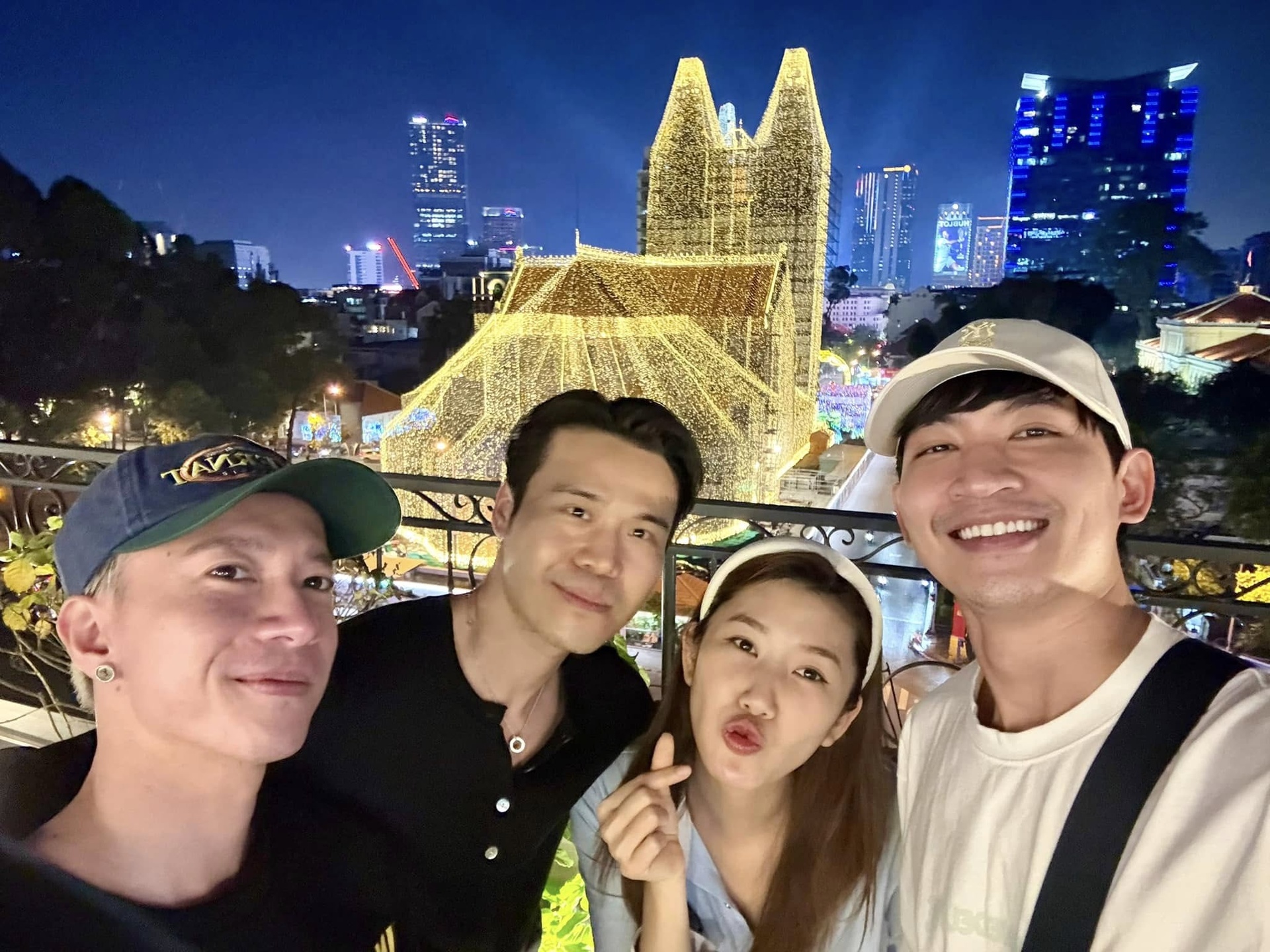 Hội bạn thân đồng loạt an ủi Thúy Ngân vì chia tay với