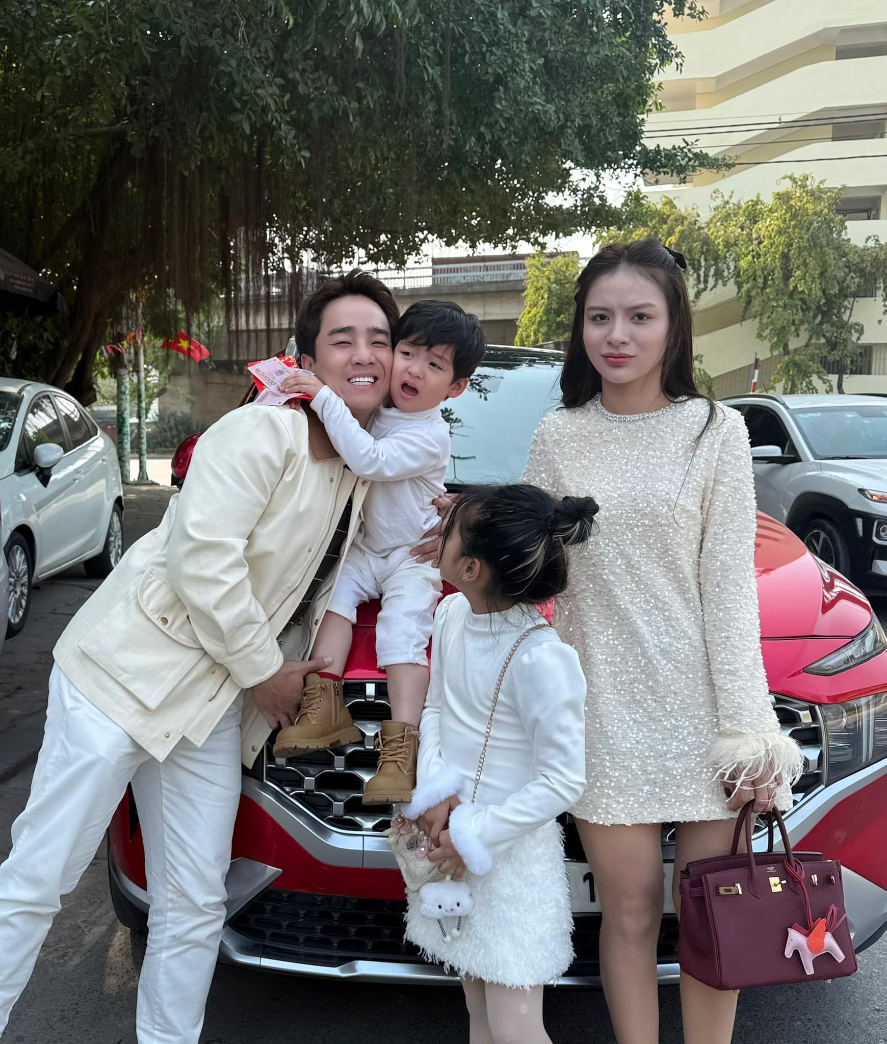 Ai mà có ngờ vợ của