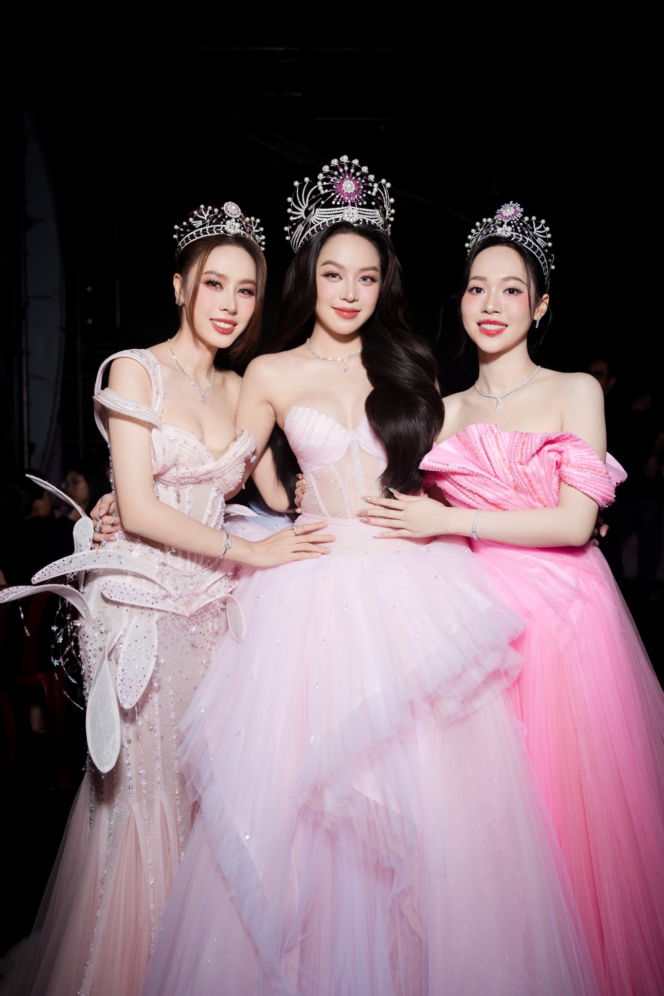 Á hậu Trịnh Thuỳ Linh dạo này: Ở ẩn 6 tháng, lộ loạt