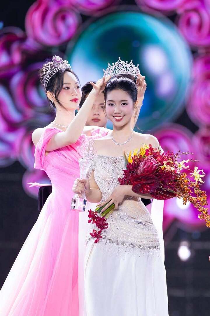 Gia thế đáng nể của nữ quân nhân vừa đăng quang Á hậu Việt Nam 2024- Ảnh 1. Gia thế đáng nể của nữ quân nhân vừa đăng quang Á hậu Việt Nam 2024- Ảnh 1.