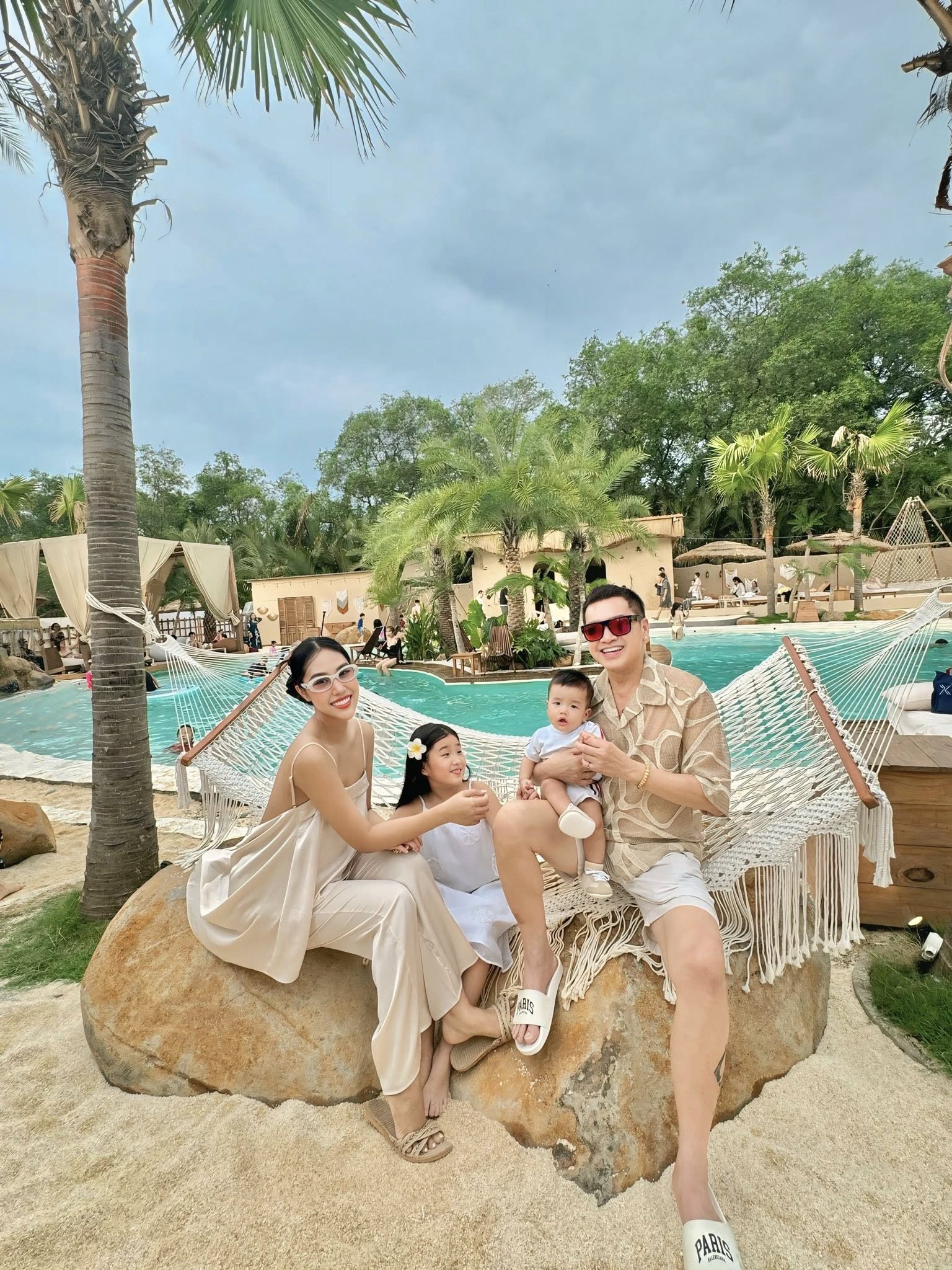 Chuyện tình của nam nghệ sĩ đình đám và vợ 2 trẻ đẹp, kém 37 tuổi, có 1 con riêng- Ảnh 4.