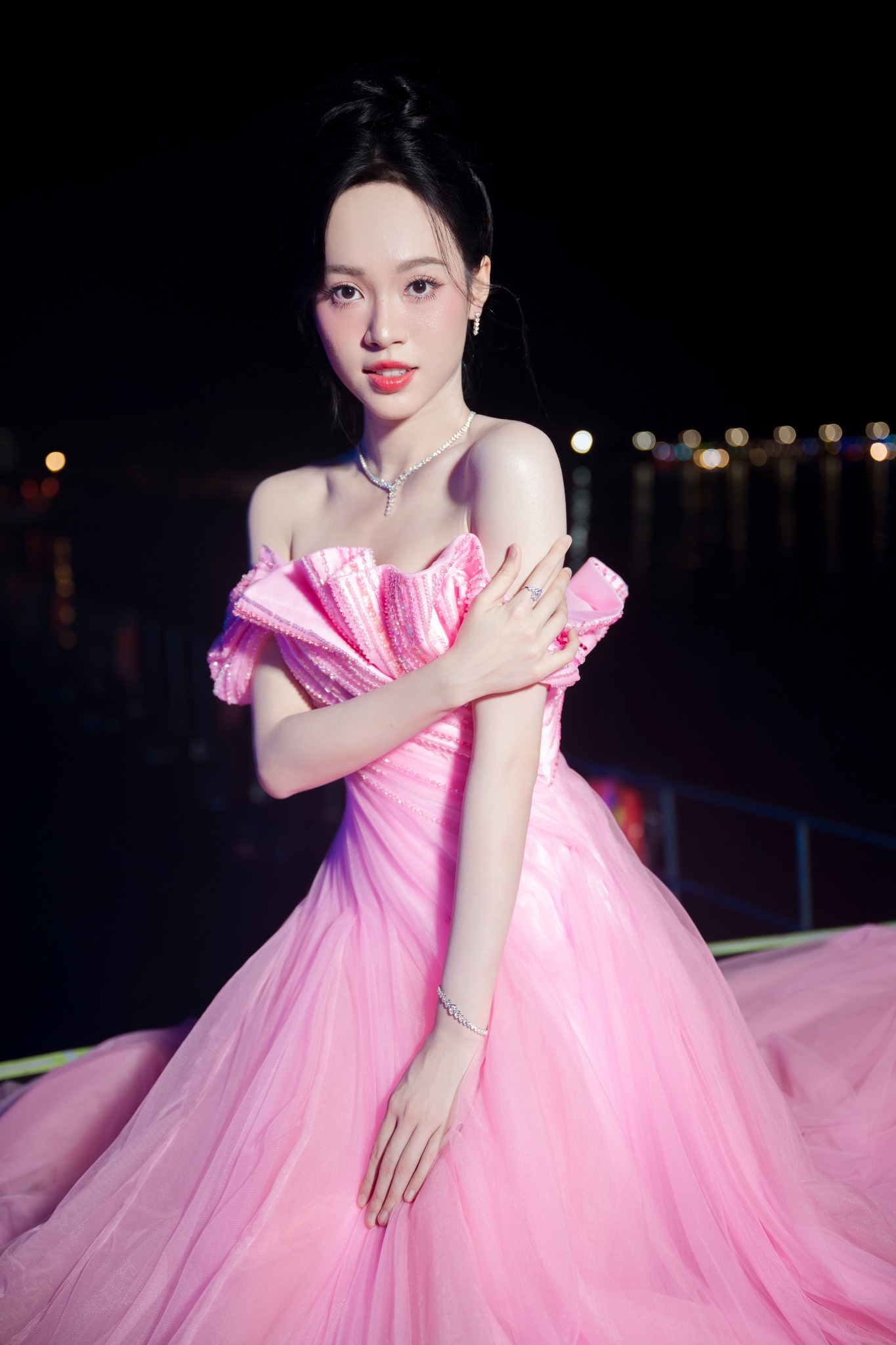 Á hậu Trịnh Thuỳ Linh dạo này: Ở ẩn 6 tháng, lộ loạt