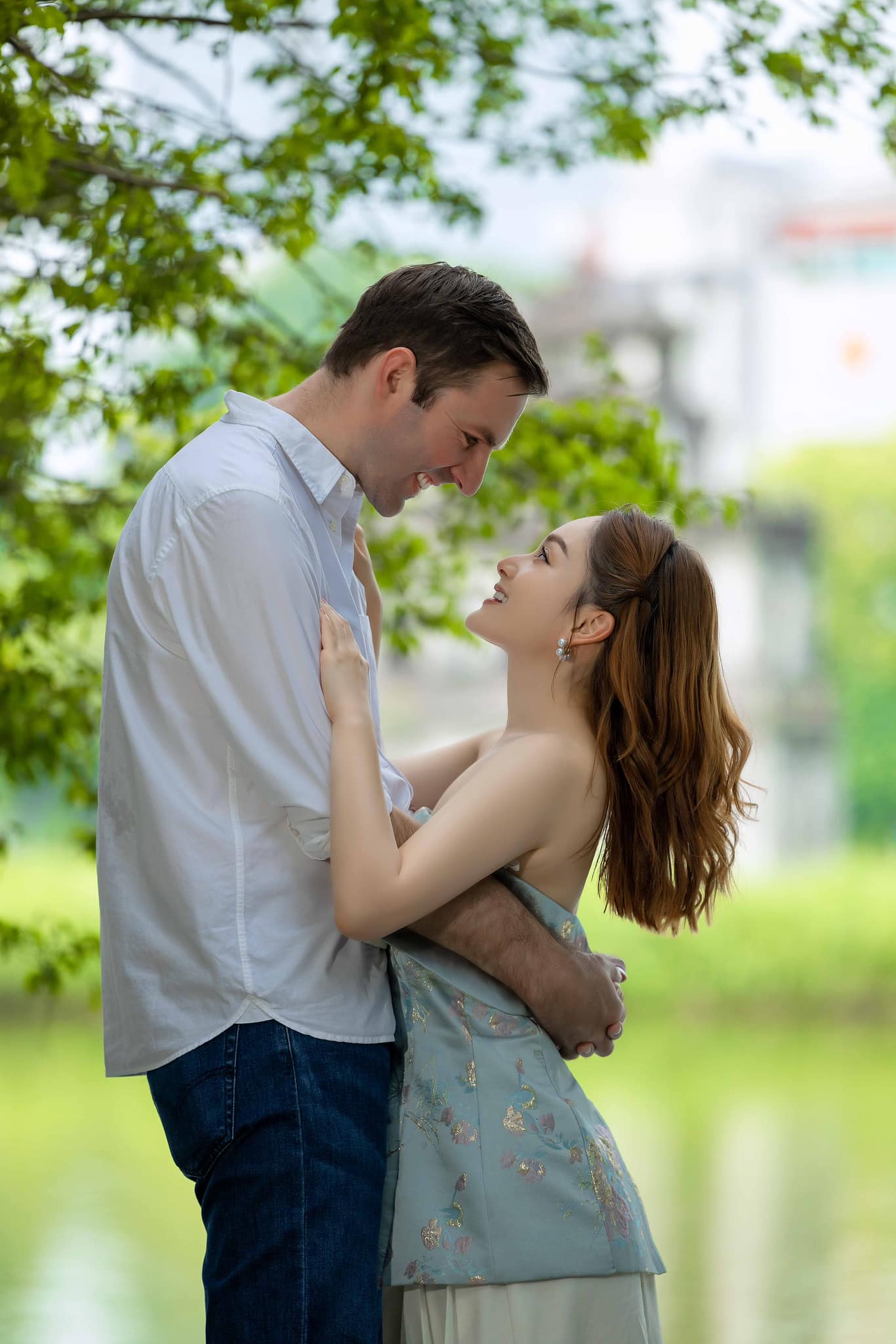 Tràn ngập bình luận kém duyên khi diễn viên Lan Phương thông báo ly thân chồng Tây- Ảnh 6. Tràn ngập bình luận kém duyên khi diễn viên Lan Phương thông báo ly thân chồng Tây- Ảnh 6.