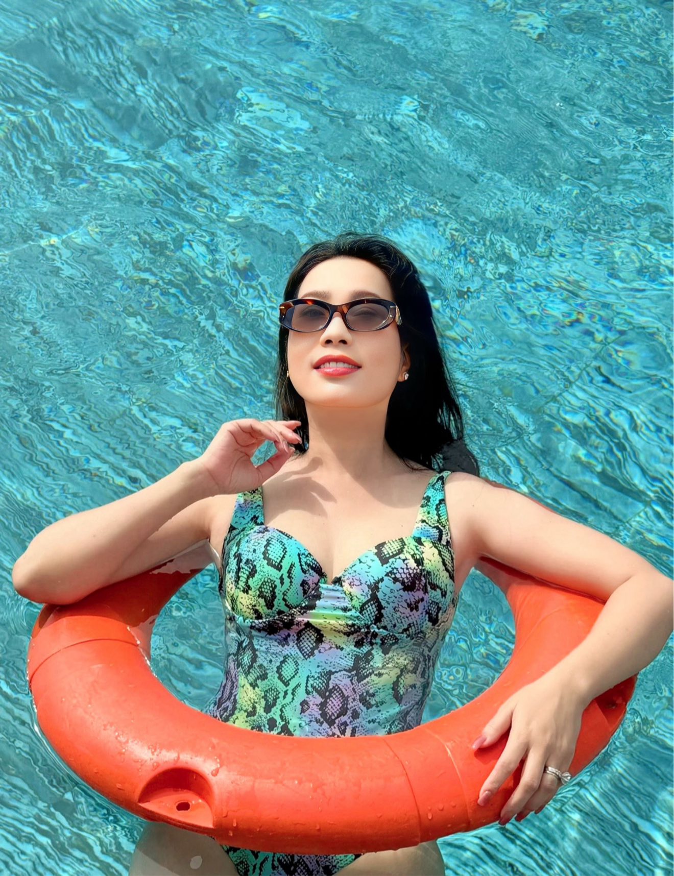 Nữ NSND là Phó Chủ tịch, vừa đỗ lớp Tiến sĩ: Hôn nhân viên mãn, 54 tuổi vẫn trẻ trung, body quyến rũ- Ảnh 13.