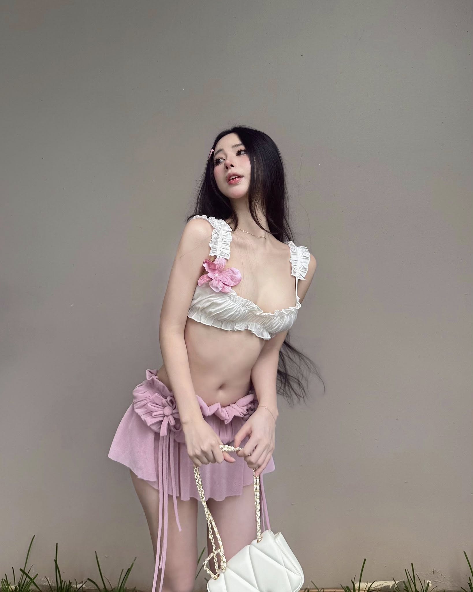 Nữ TikToker xinh đẹp khoe thu nhập cả tỷ mỗi tháng,