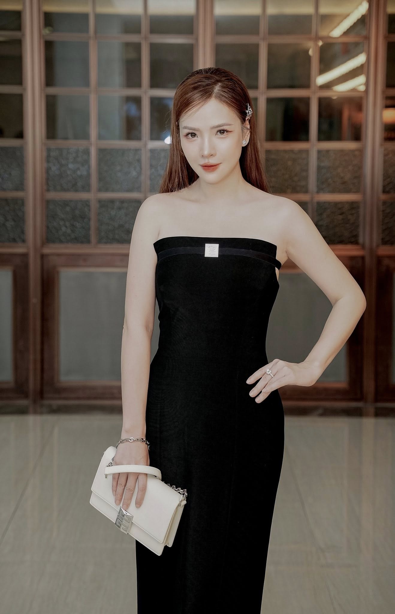 Đạo diễn vừa nghỉ việc VTV có vợ là