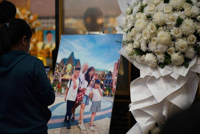 Mỹ Tâm và sao Việt tiễn biệt Dũng