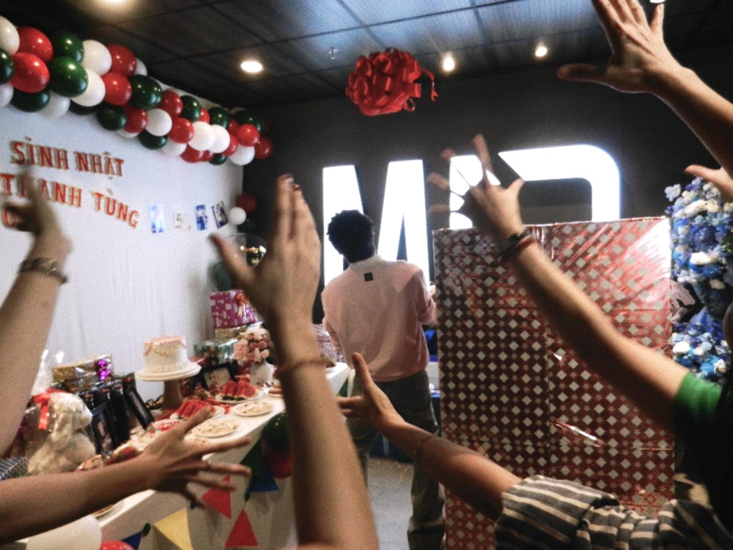 Sơn Tùng gây bão mạng với bộ ảnh đón sinh nhật nhưng spotlight thuộc về Hải Tú!- Ảnh 6.