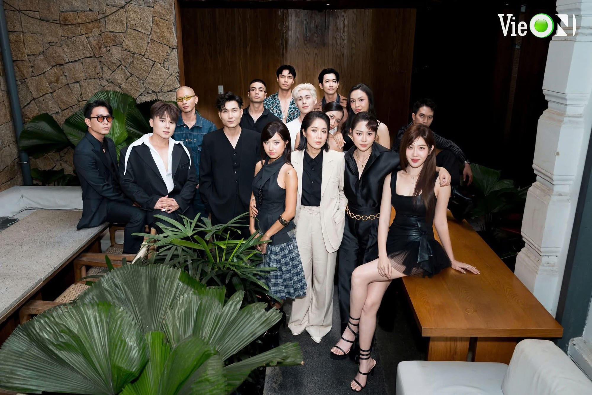 Clip: Thuý Ngân bị Võ Cảnh né toàn tập, dửng dưng không thèm nhìn 1 giây giữa tin chia tay- Ảnh 6. Clip: Thuý Ngân bị Võ Cảnh né toàn tập, dửng dưng không thèm nhìn 1 giây giữa tin chia tay- Ảnh 6.