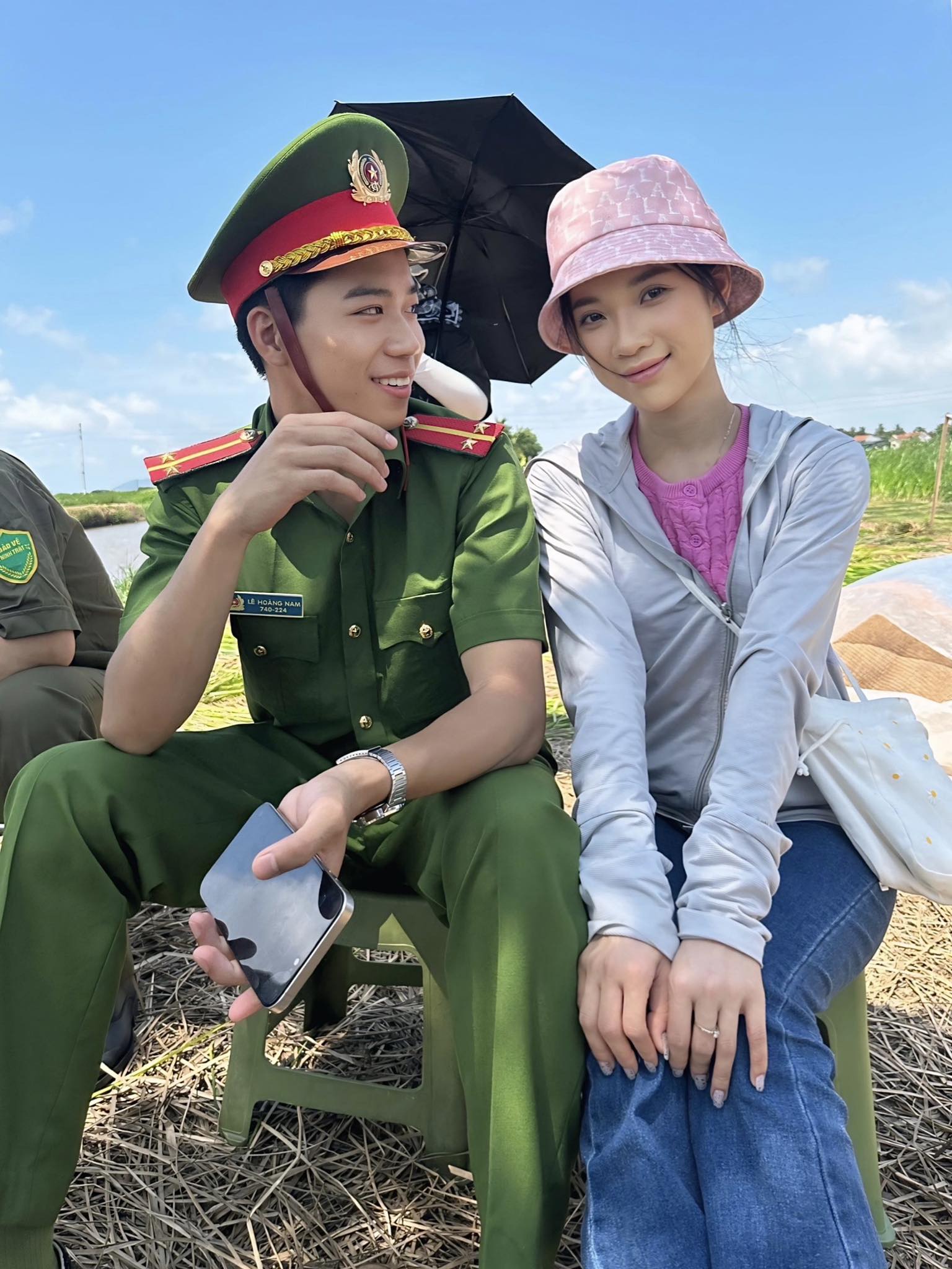 Cặp đôi phim Việt giờ vàng lộ 1001 hint hẹn hò: Nhà trai là “trùm cuối” Mưa Đỏ, viral khắp cả cõi mạng- Ảnh 1. Cặp đôi phim Việt giờ vàng lộ 1001 hint hẹn hò: Nhà trai là “trùm cuối” Mưa Đỏ, viral khắp cả cõi mạng- Ảnh 1.