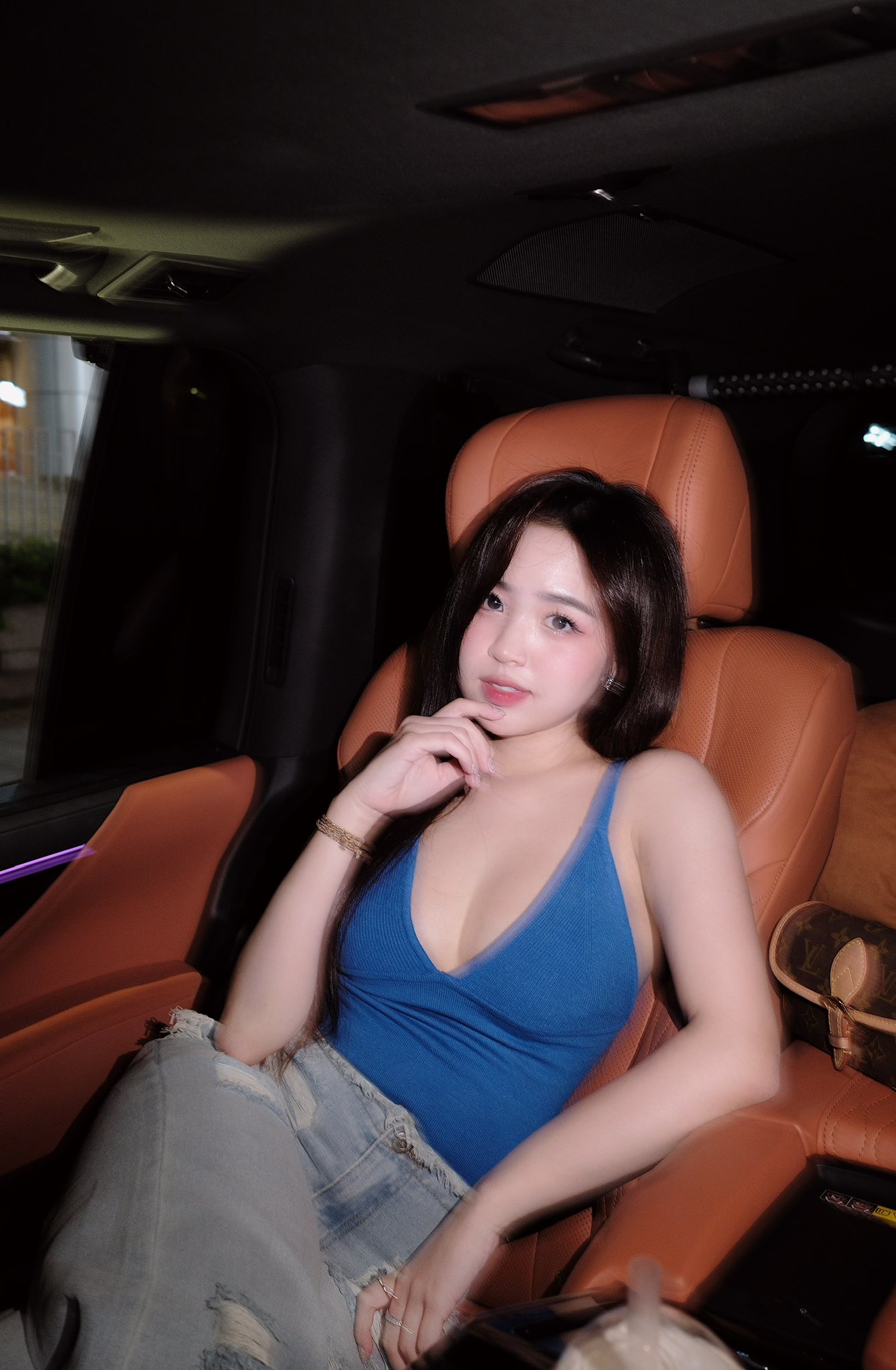 Lê Phương Anh gây bất ngờ: Diện áo dài, khoe nhan sắc đằm thắm- Ảnh 3.