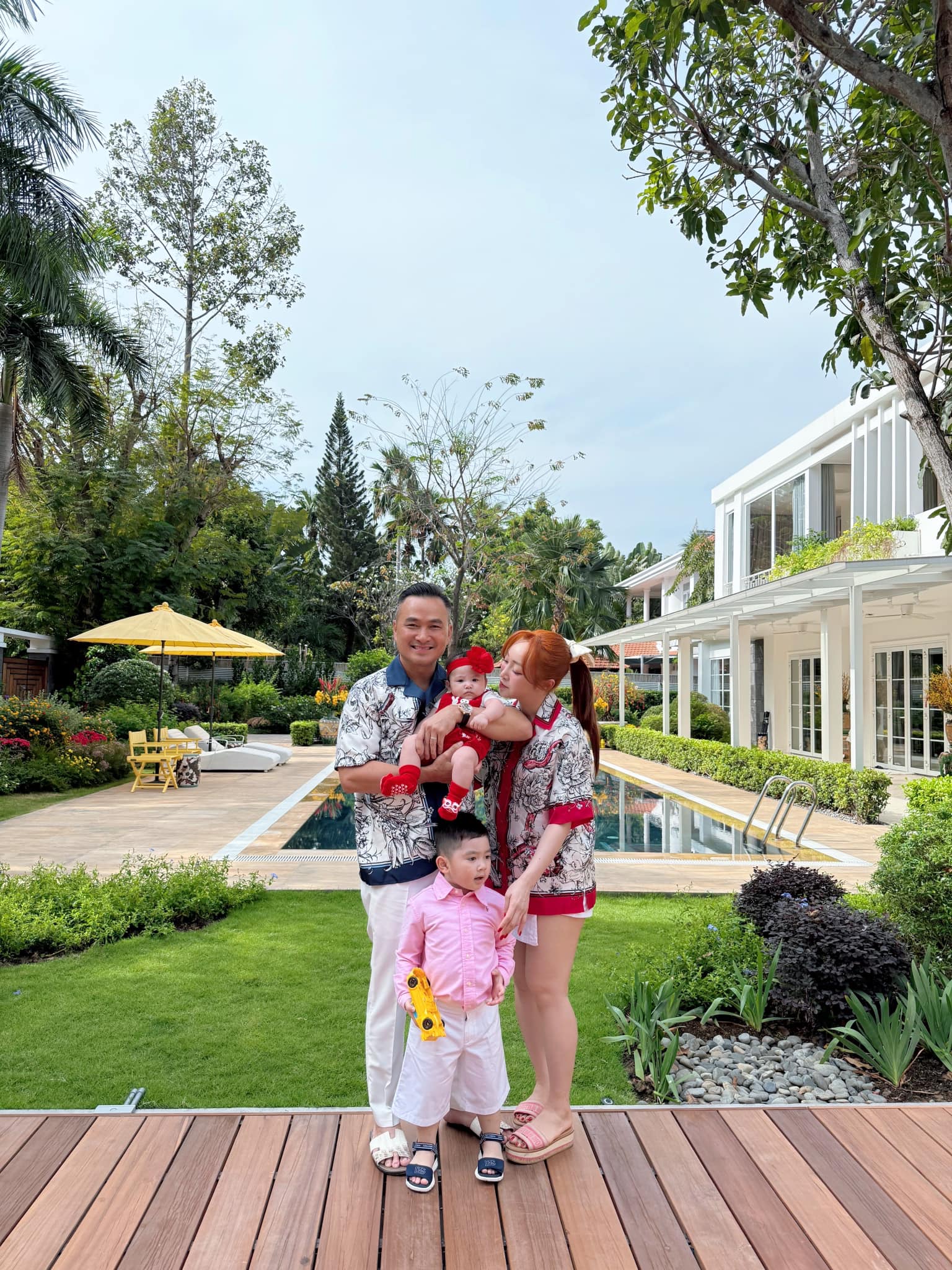 Nam nghệ sĩ đình đám rời showbiz Việt, giờ là đại gia, giám đốc bảo tàng, sống giàu sang bên vợ 3- Ảnh 8.