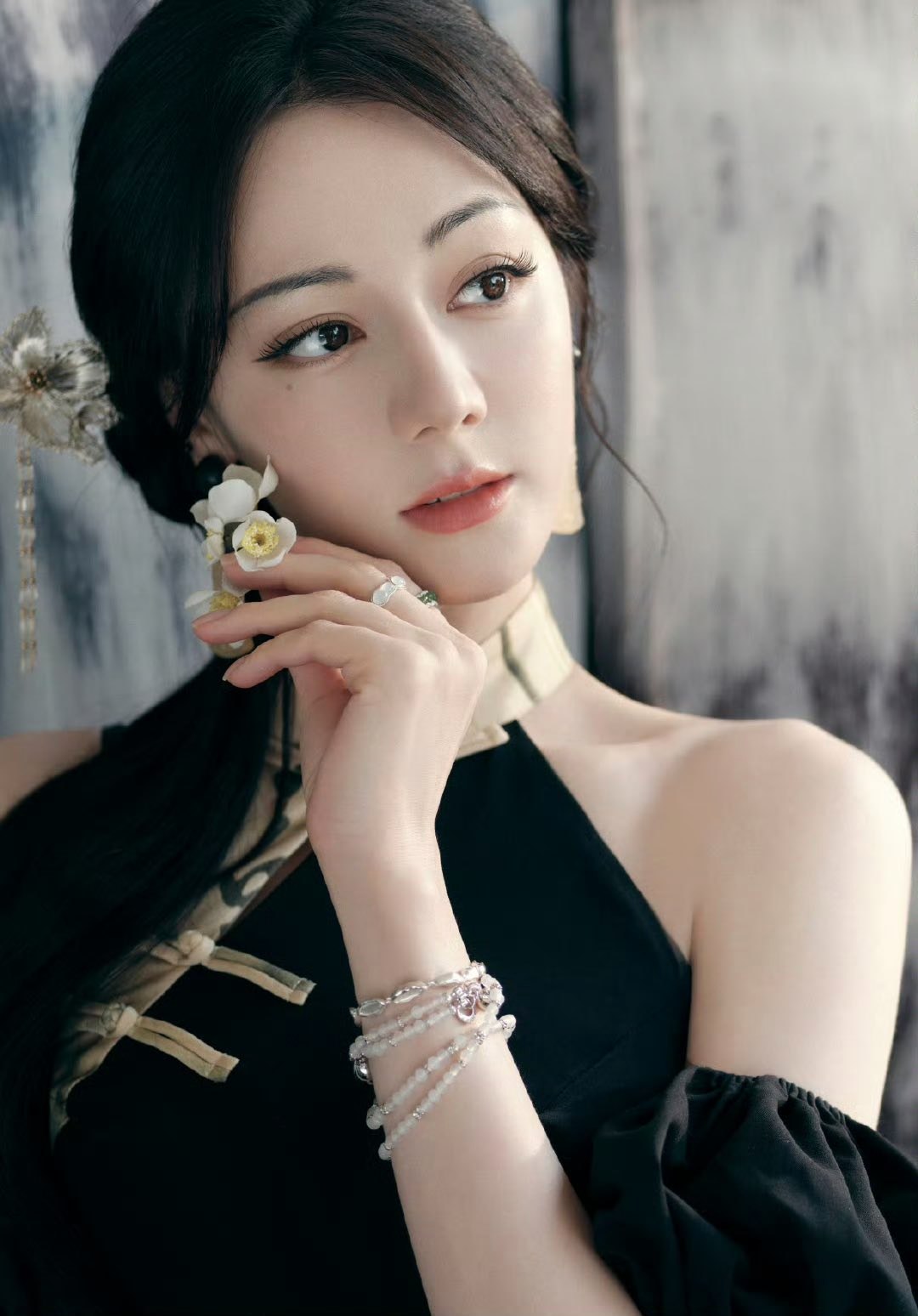 "Lò vi sóng hot nhất Cbiz": Địch Lệ Nhiệt Ba tái hợp Hoàng Cảnh Du sau vụ nhà trai đưa gái lạ đi Phú Quốc? 51556087612536991127812889123028059776485615n 1755072678887142099094 1755079946191 1755079947231345615723