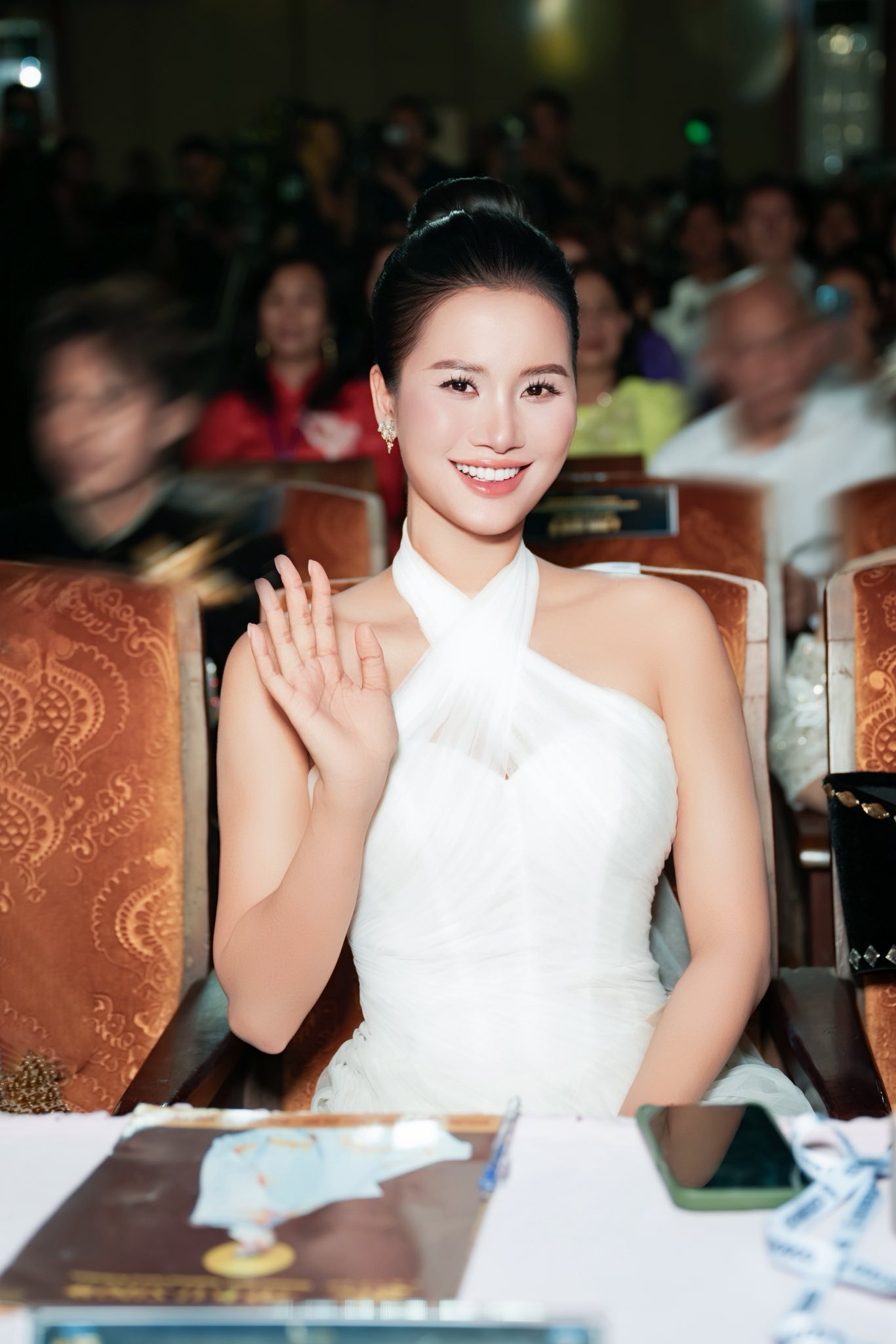 Á hậu Việt vừa được cầu hôn tại Phú Sĩ đang mang thai con đầu lòng?- Ảnh 2. Á hậu Việt vừa được cầu hôn tại Phú Sĩ đang mang thai con đầu lòng?- Ảnh 2.